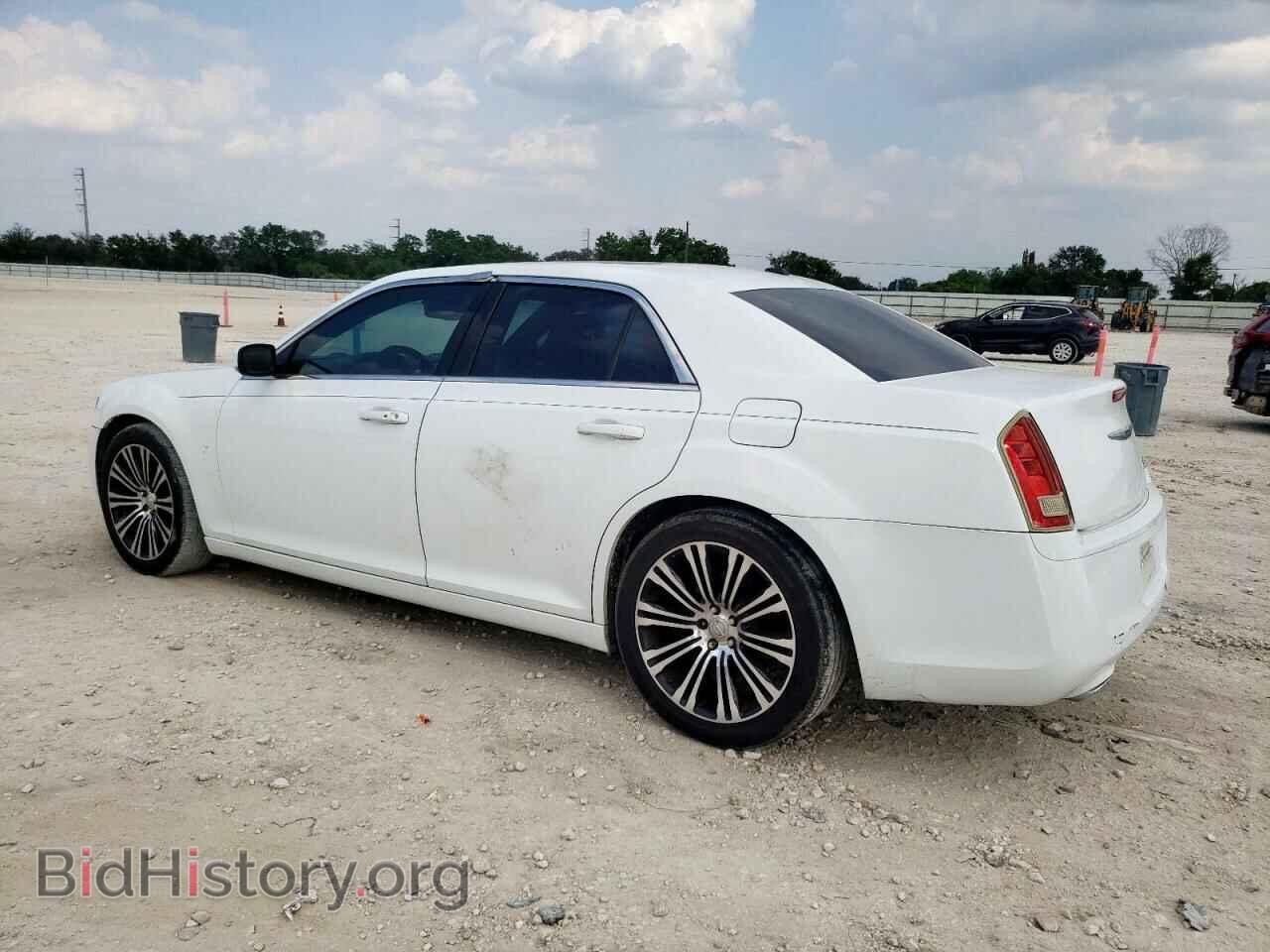 2012 CHRYSLER 300 - VIN: 2C3CCADT2CH136648 - Фото 2