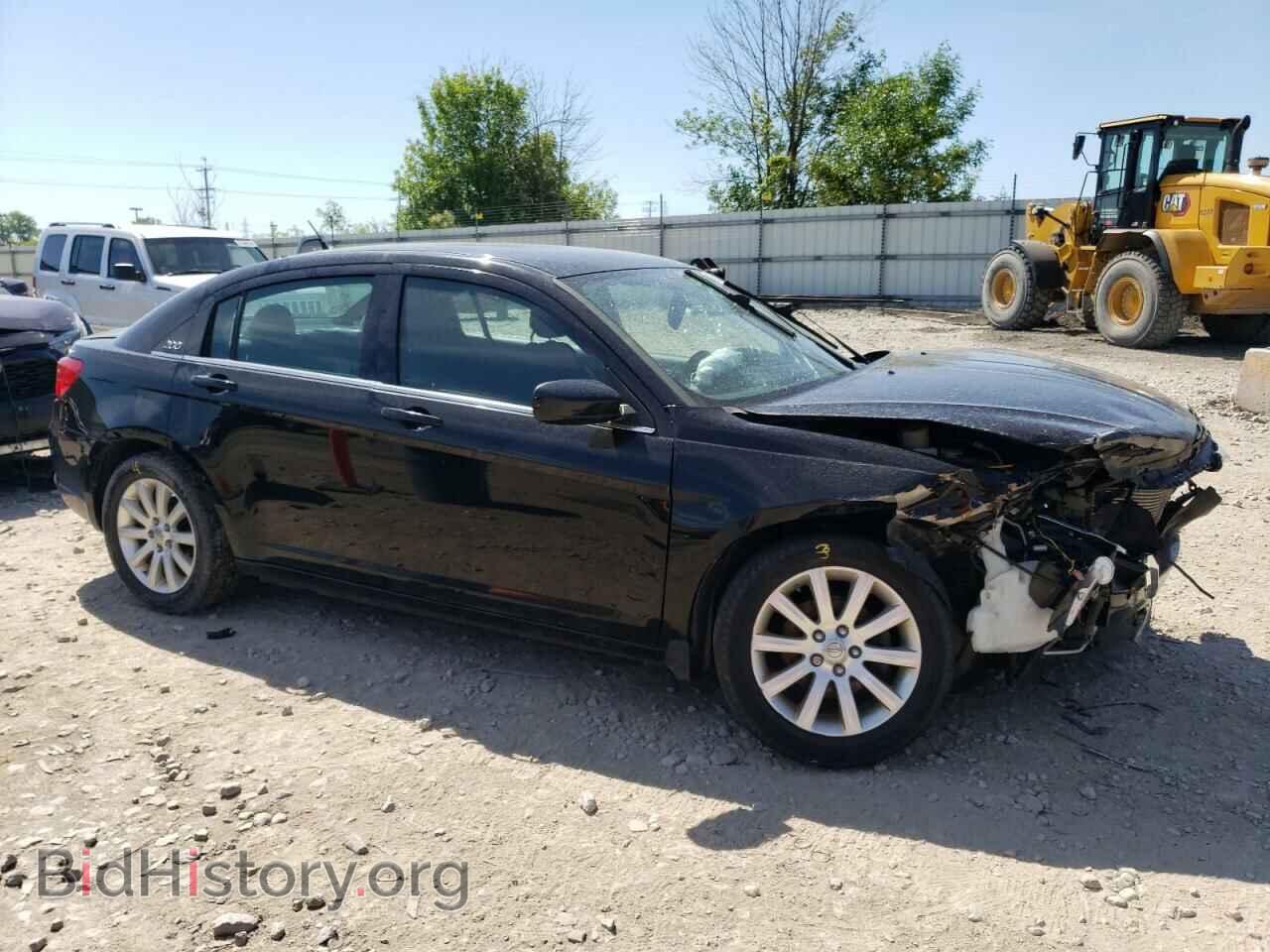 2013 CHRYSLER 200 - VIN: 1C3CCBBB8DN612555 - Photo 4