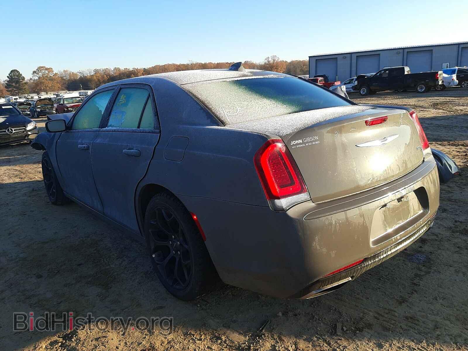 2019 CHRYSLER 300 - VIN: 2C3CCABG1KH548807 - Фото 3