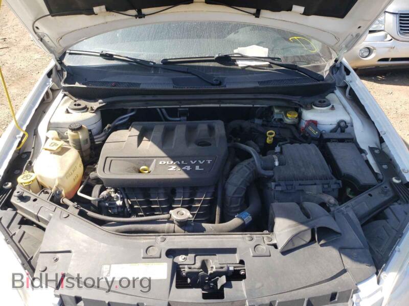 2013 Chrysler 200 (VIN 1C3CCBAB8DN642432) — фото 7 из 10
