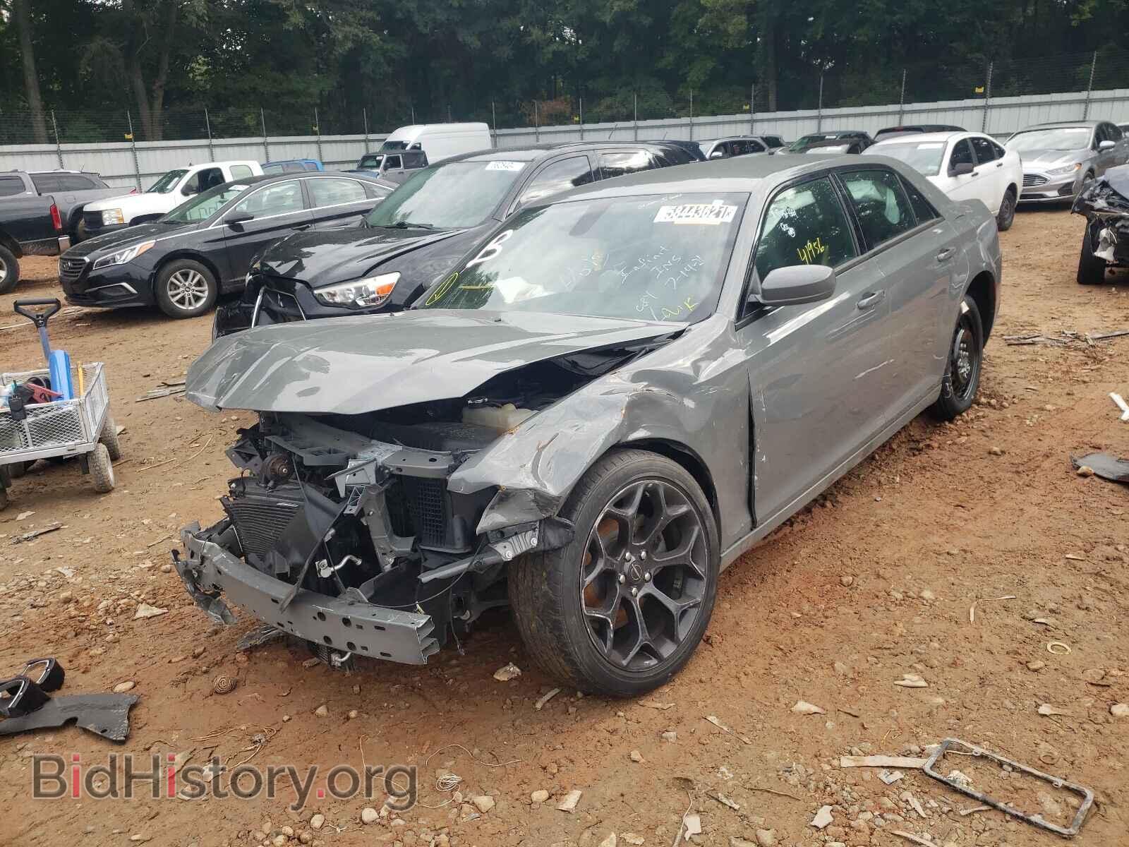 2019 CHRYSLER 300 - VIN: 2C3CCABG8KH559531 - Фото 2