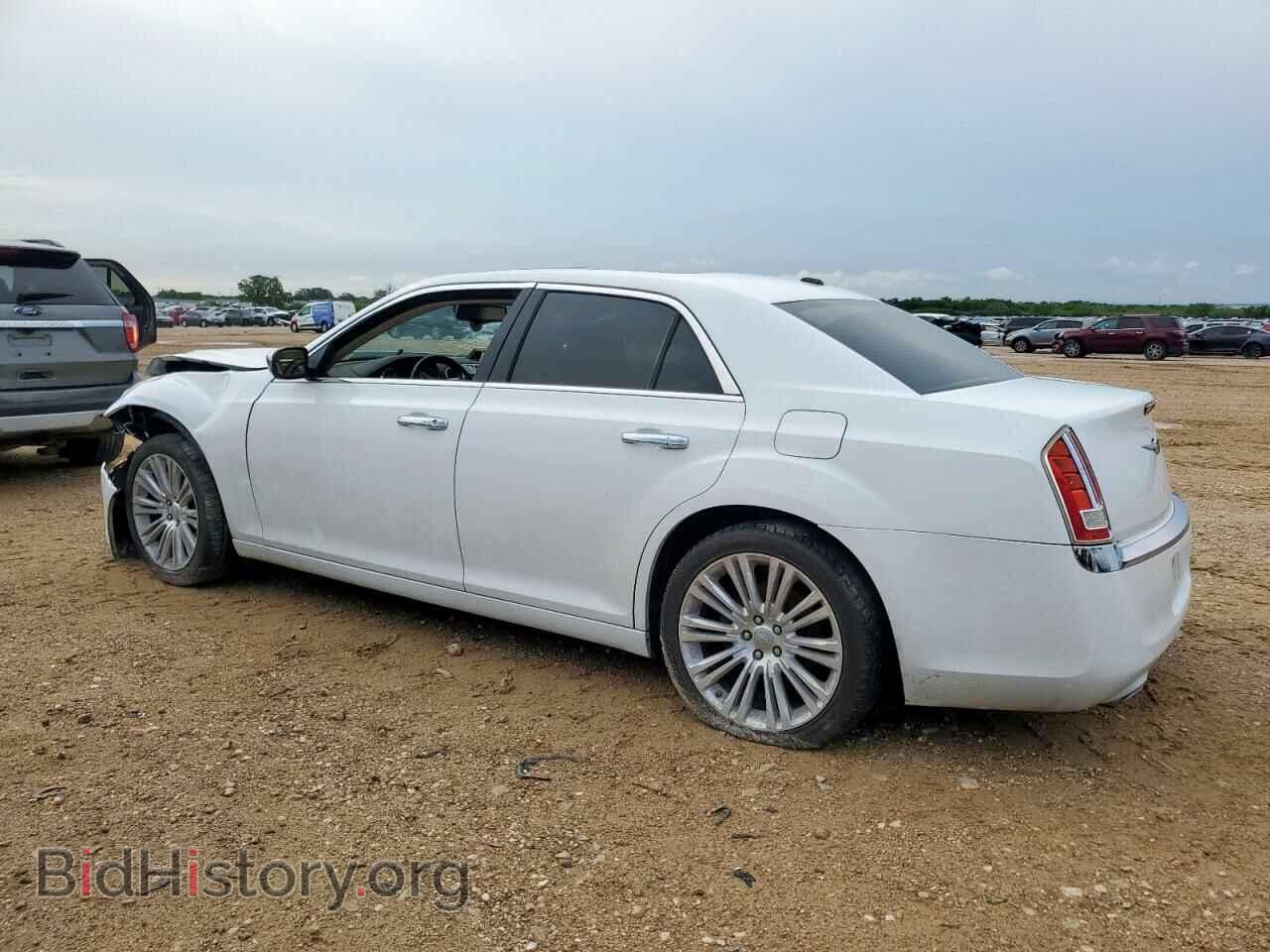 2011 CHRYSLER 300 - VIN: 2C3CA6CT4BH580570 - Фото 2