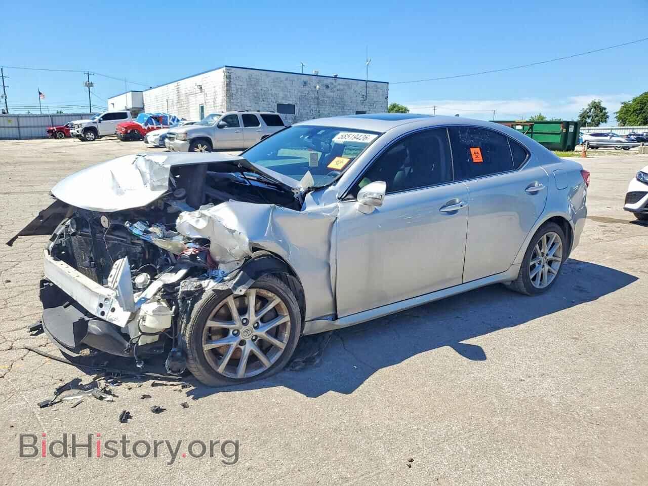 Photo JTHCE5C21B5000697 - LEXUS IS 2011