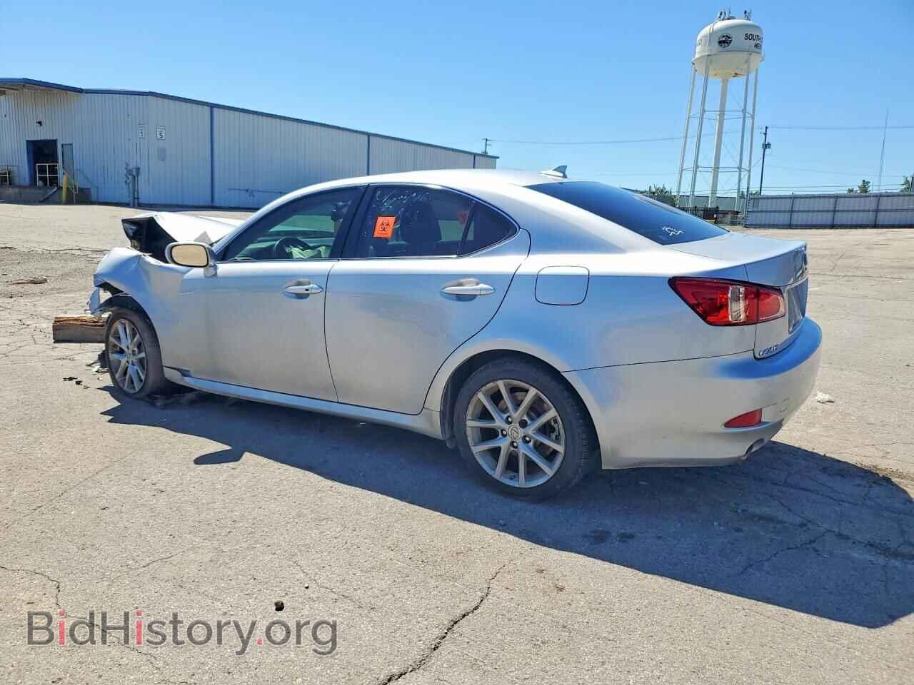 2011 LEXUS IS - VIN: JTHCE5C21B5000697 - Photo 2