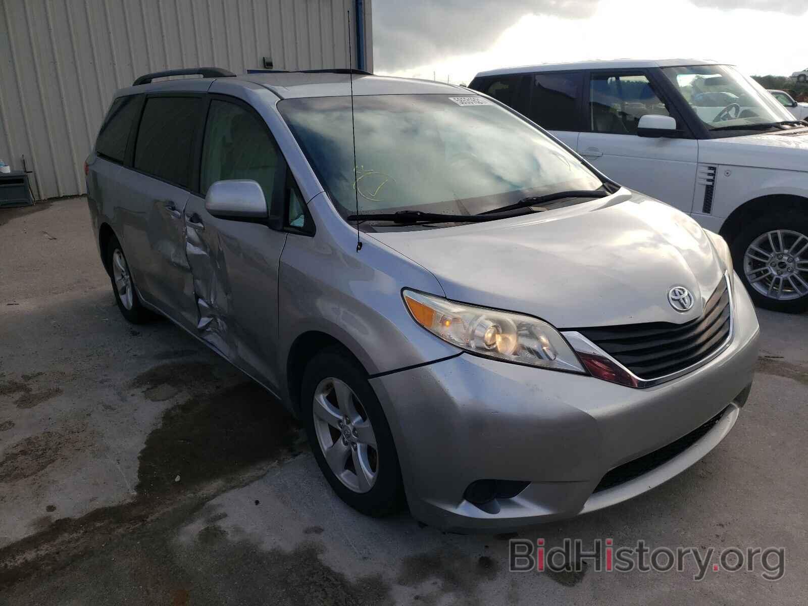 Photo 5TDKK3DCXBS020376 - TOYOTA SIENNA 2011