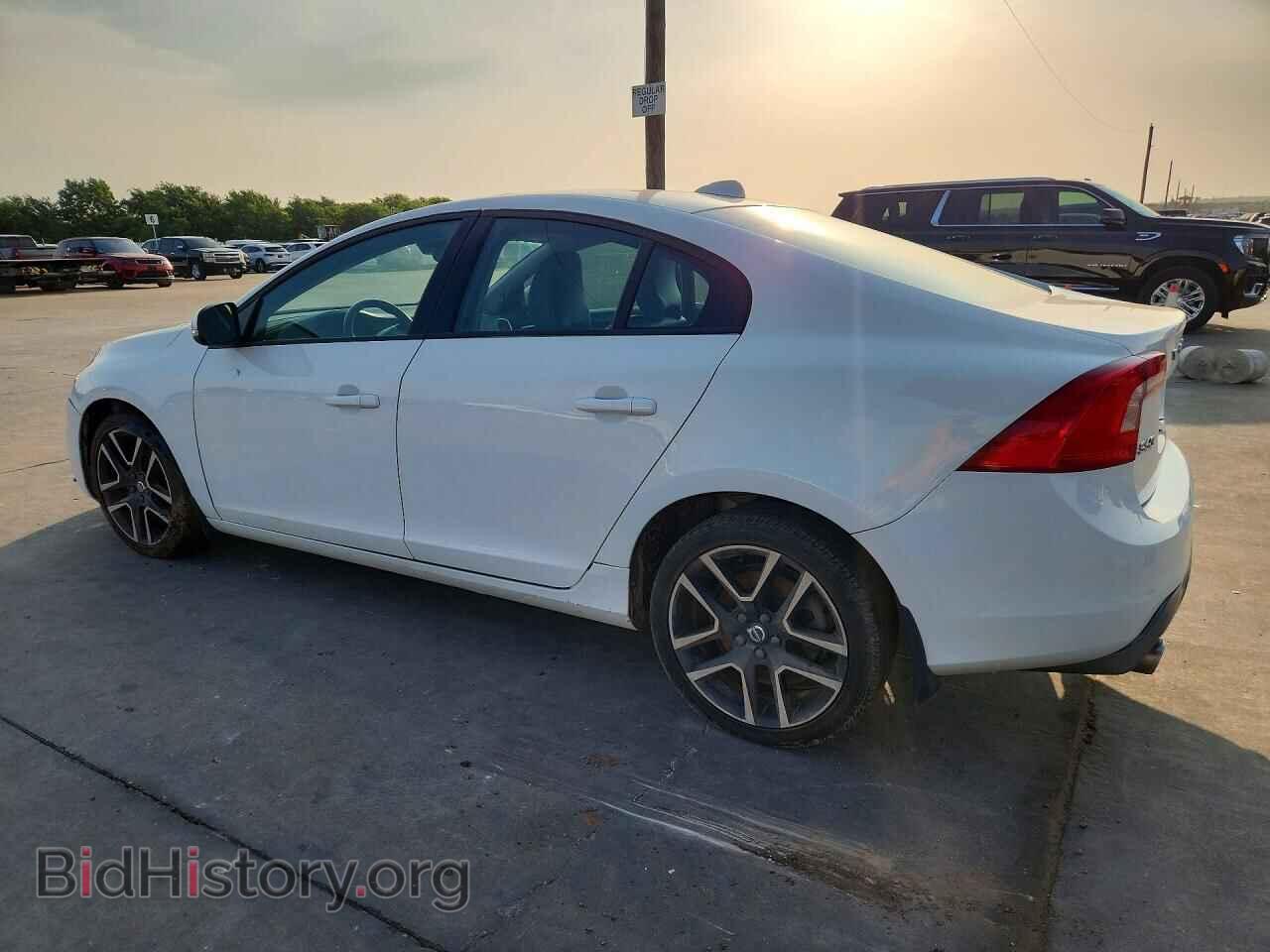 2018 VOLVO S60 - VIN: YV126MFL5J2452798 - Фото 2