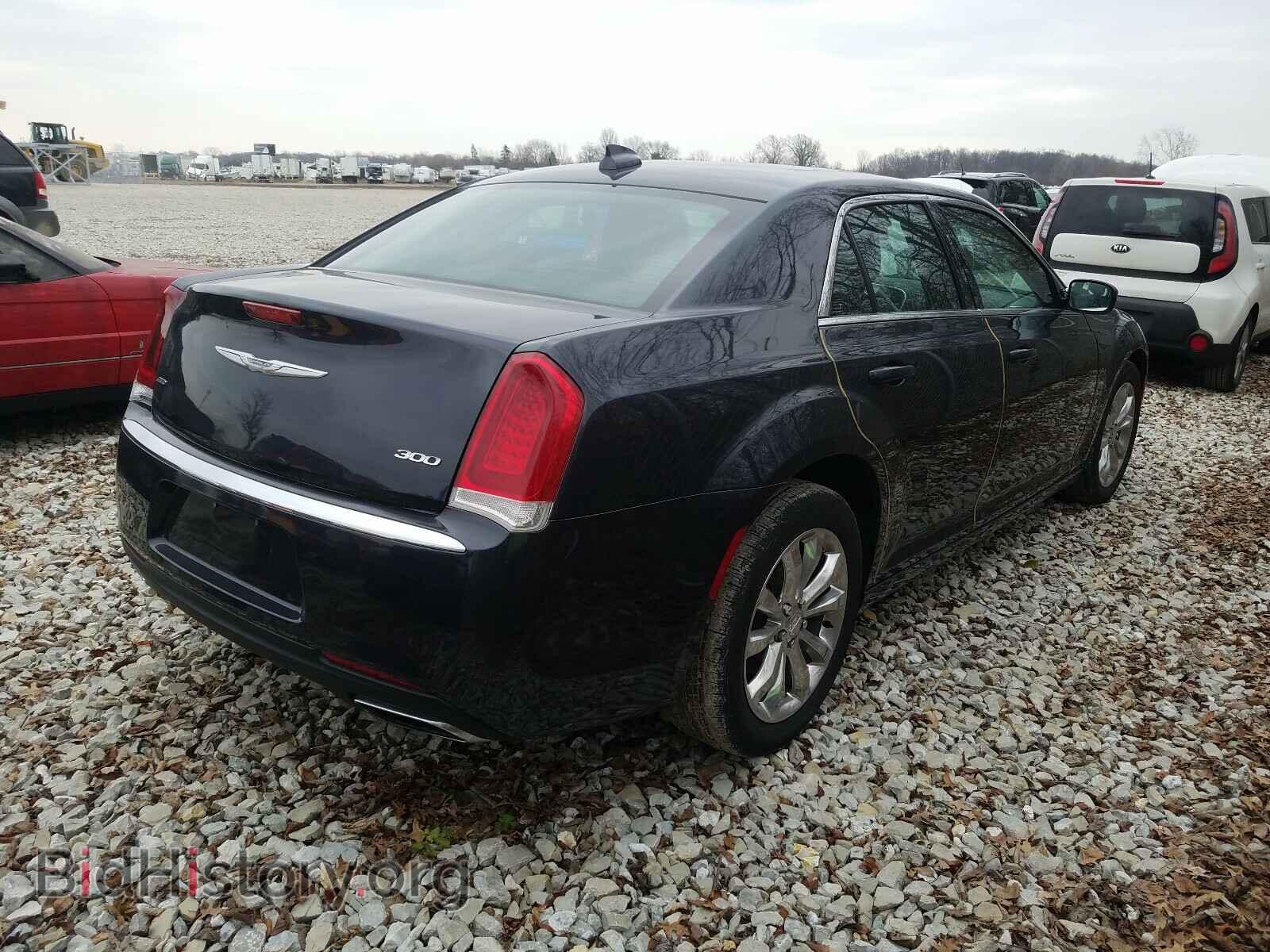2016 CHRYSLER 300 - VIN: 2C3CCARG3GH190820 - Фото 4