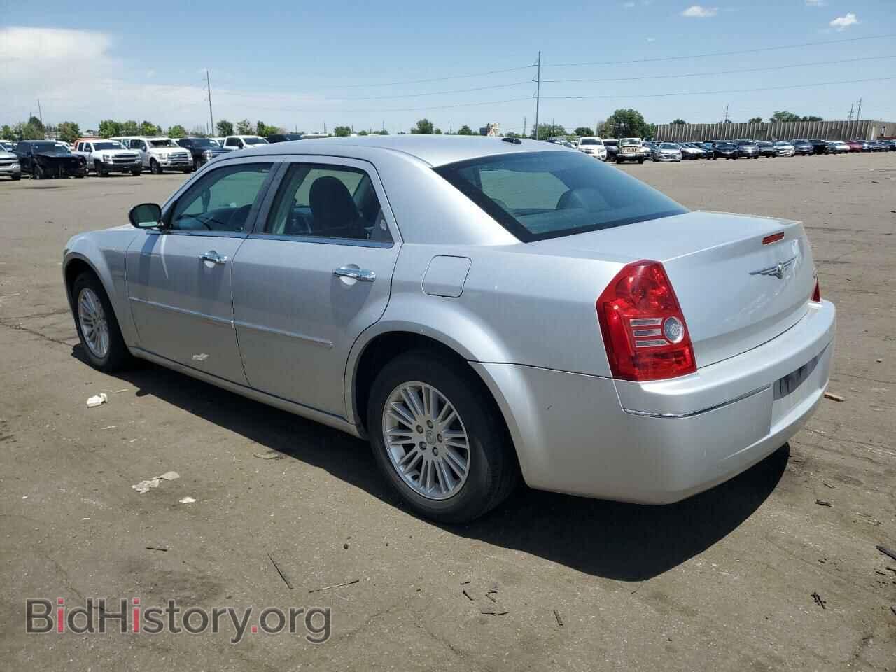2010 CHRYSLER 300 - VIN: 2C3CA5CV0AH241315 - Фото 2