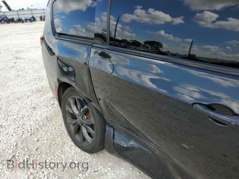 2018 Chrysler PACIFICA (VIN 2C4RC1EGXJR356635) — photo 9 of 10