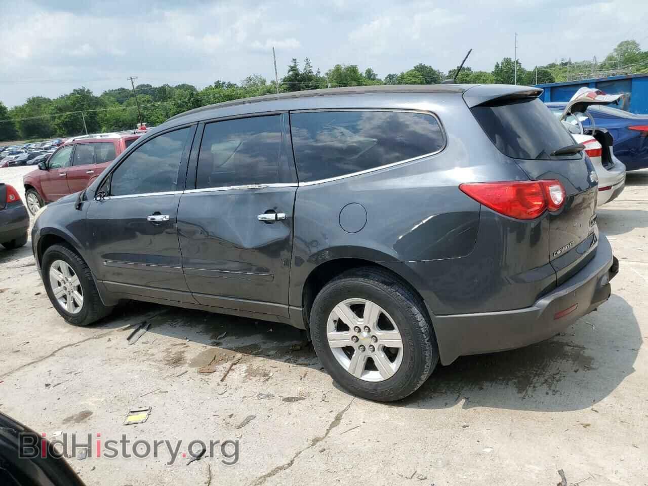 2010 CHEVROLET TRAVERSE - VIN: 1GNLVFED8AS113706 - Фото 2