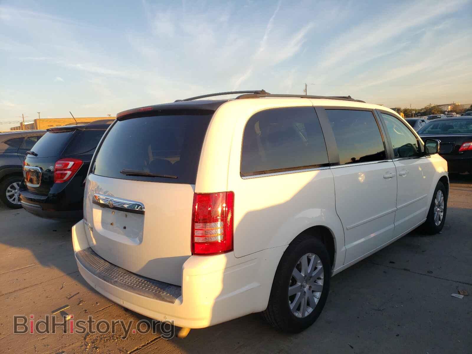 2008 CHRYSLER MINIVAN - VIN: 2A8HR54P08R736895 - Фото 4