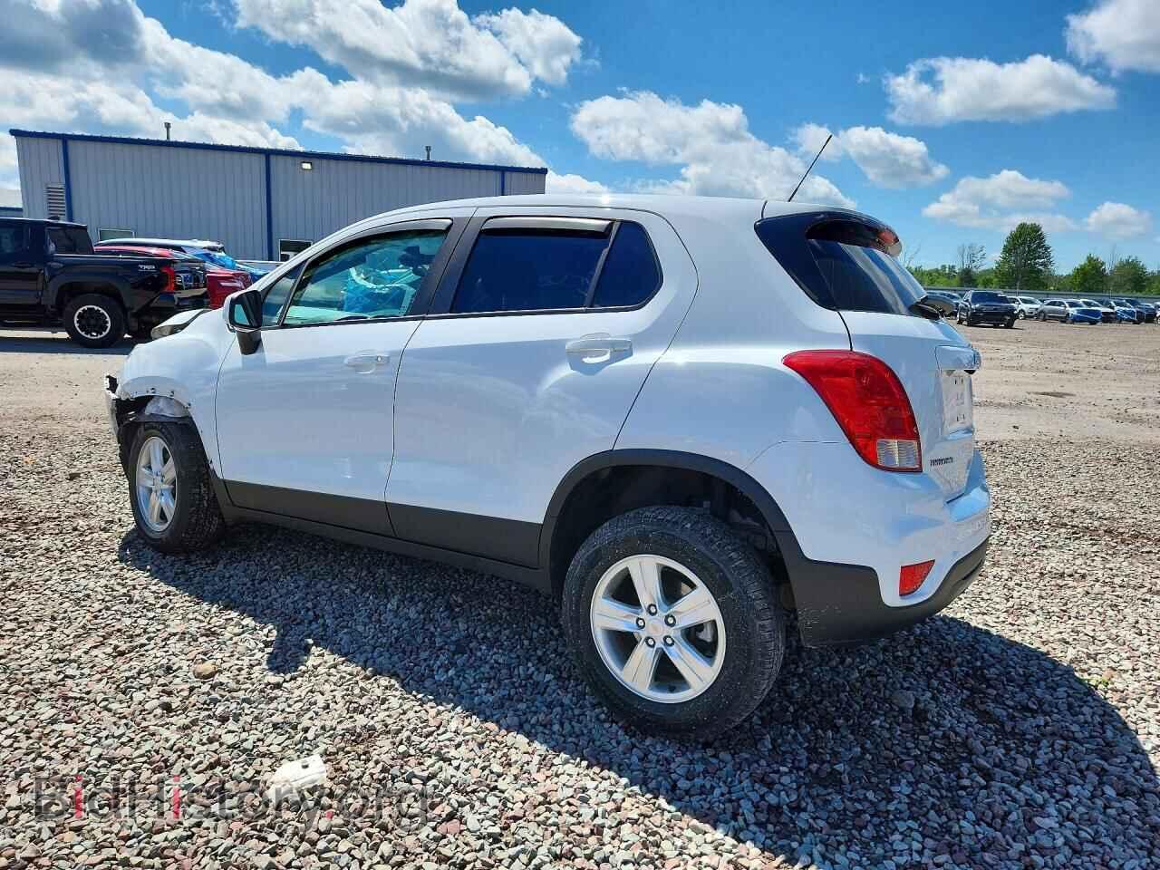 2018 CHEVROLET TRAX - VIN: KL7CJNSB8JB698723 - Фото 2