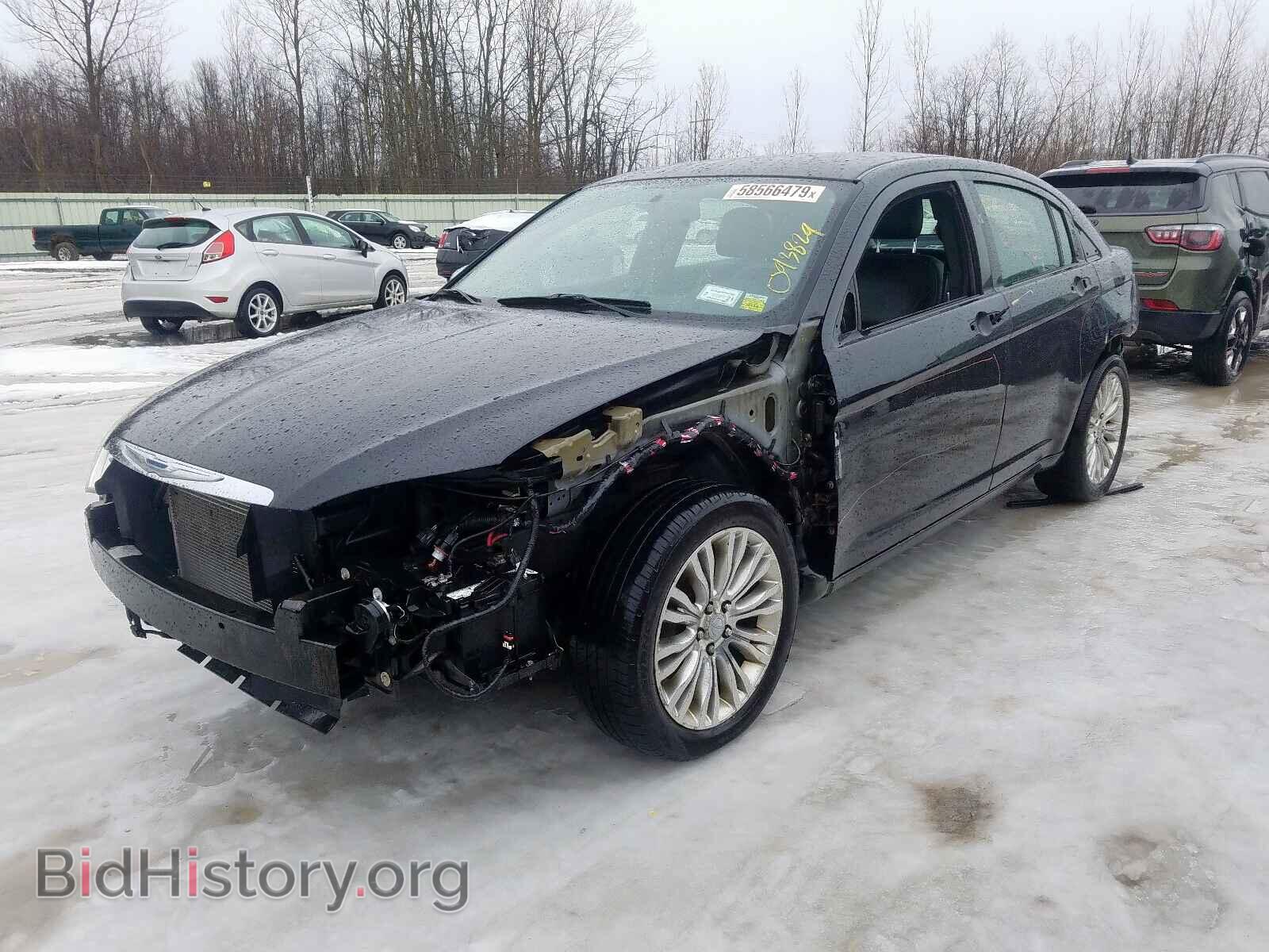 2011 CHRYSLER 200 - VIN: 1C3BC2FG3BN522700 - Photo 2