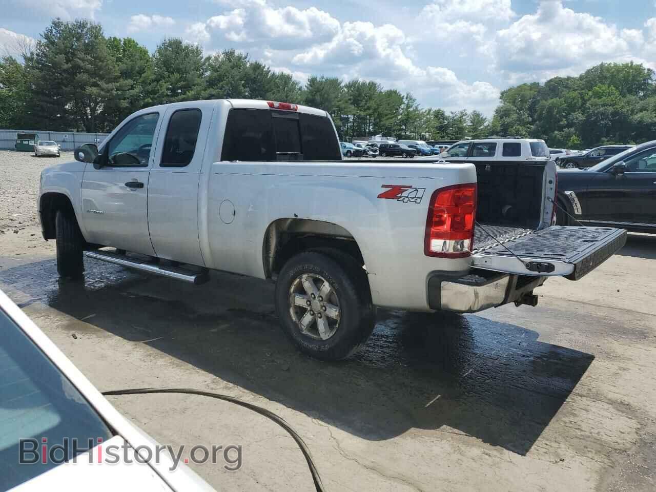 2011 GMC SIERRA - VIN: 1GTR2VE30BZ382451 - Фото 2