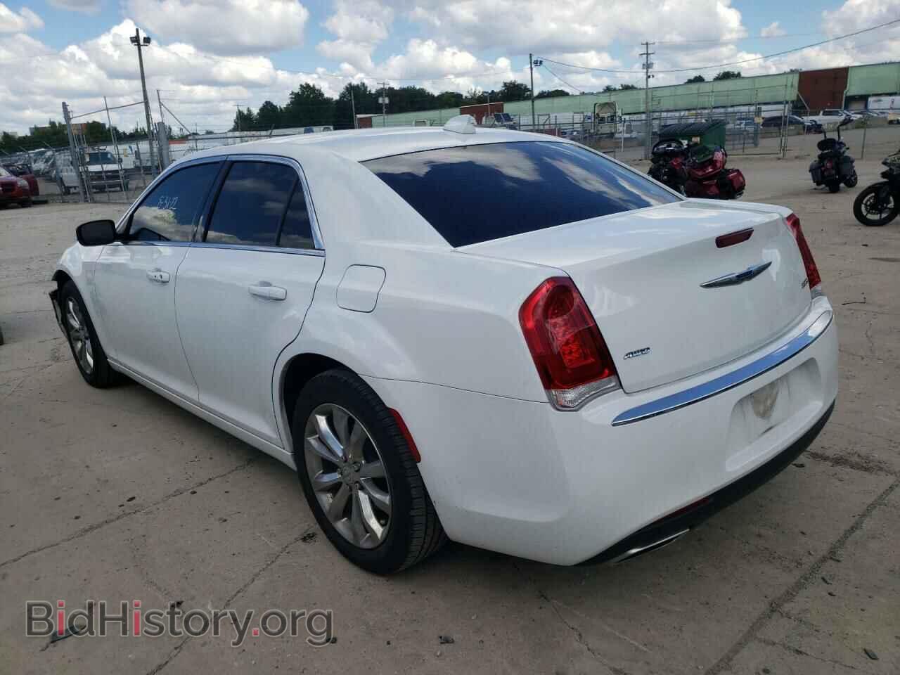 2019 CHRYSLER 300 - VIN: 2C3CCARG3KH691053 - Фото 3