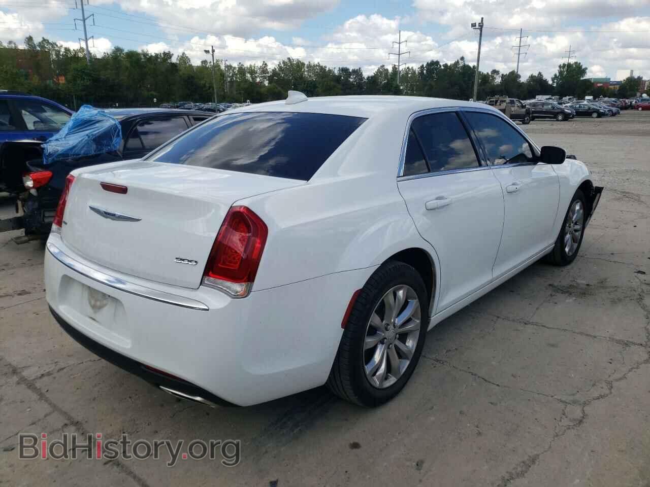 2019 CHRYSLER 300 - VIN: 2C3CCARG3KH691053 - Фото 4