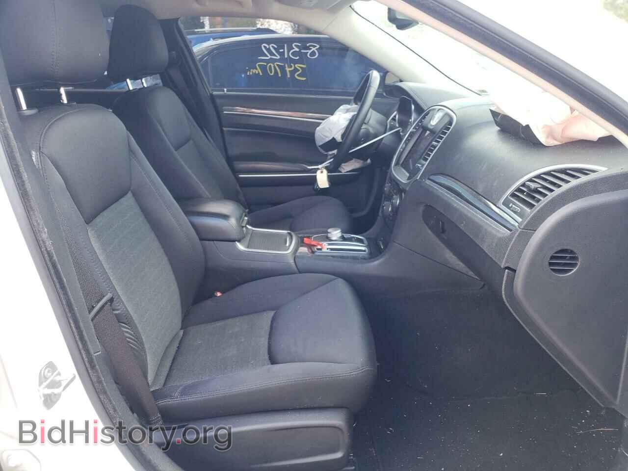 2019 CHRYSLER 300 - VIN: 2C3CCARG3KH691053 - Фото 5