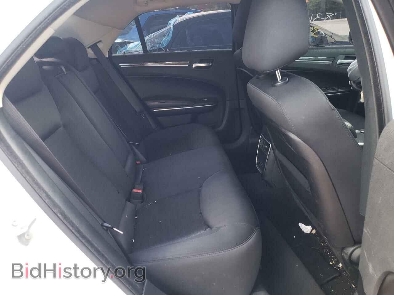 2019 CHRYSLER 300 - VIN: 2C3CCARG3KH691053 - Фото 6