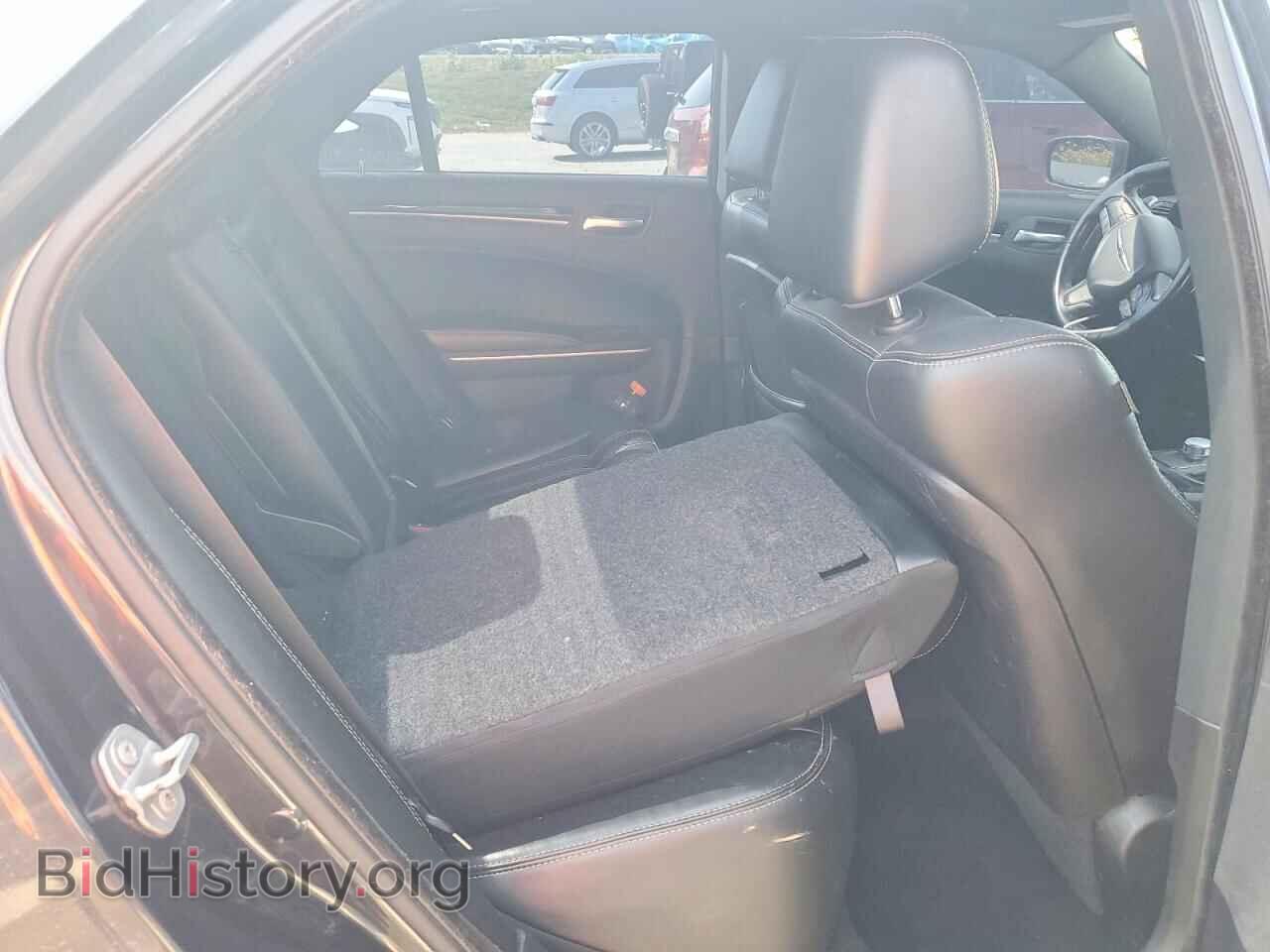 2019 CHRYSLER 300 - VIN: 2C3CCABGXKH689505 - Photo 10