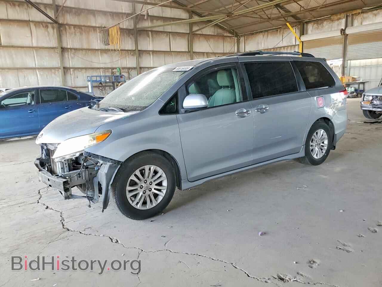 Photo 5TDYK3DC8BS145466 - TOYOTA SIENNA 2011