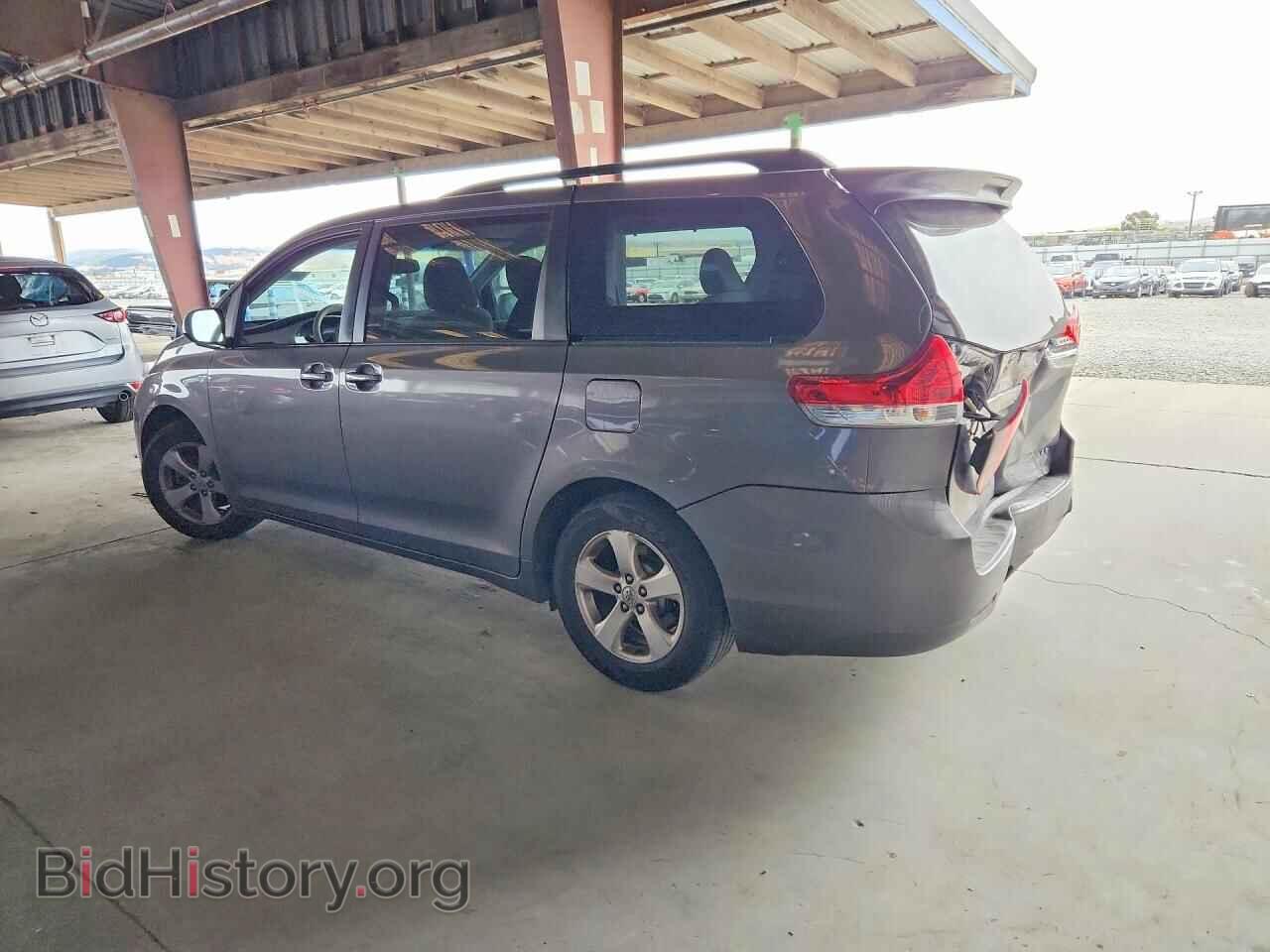 2011 TOYOTA SIENNA - VIN: 5TDKK3DC6BS033710 - Фото 2