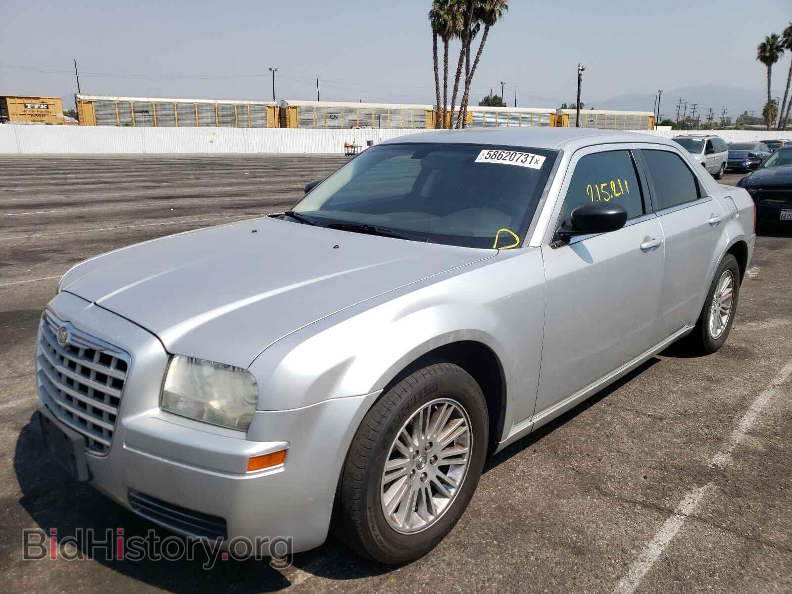 2009 CHRYSLER 300 - VIN: 2C3KA43D79H516963 - Фото 2