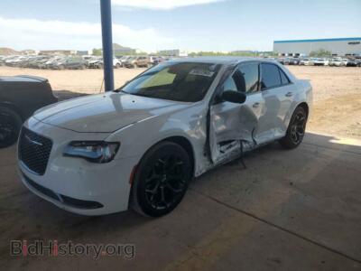 2019 Chrysler 300 Touring, белый — VIN 2C3CCAAG4KH727084, Copart