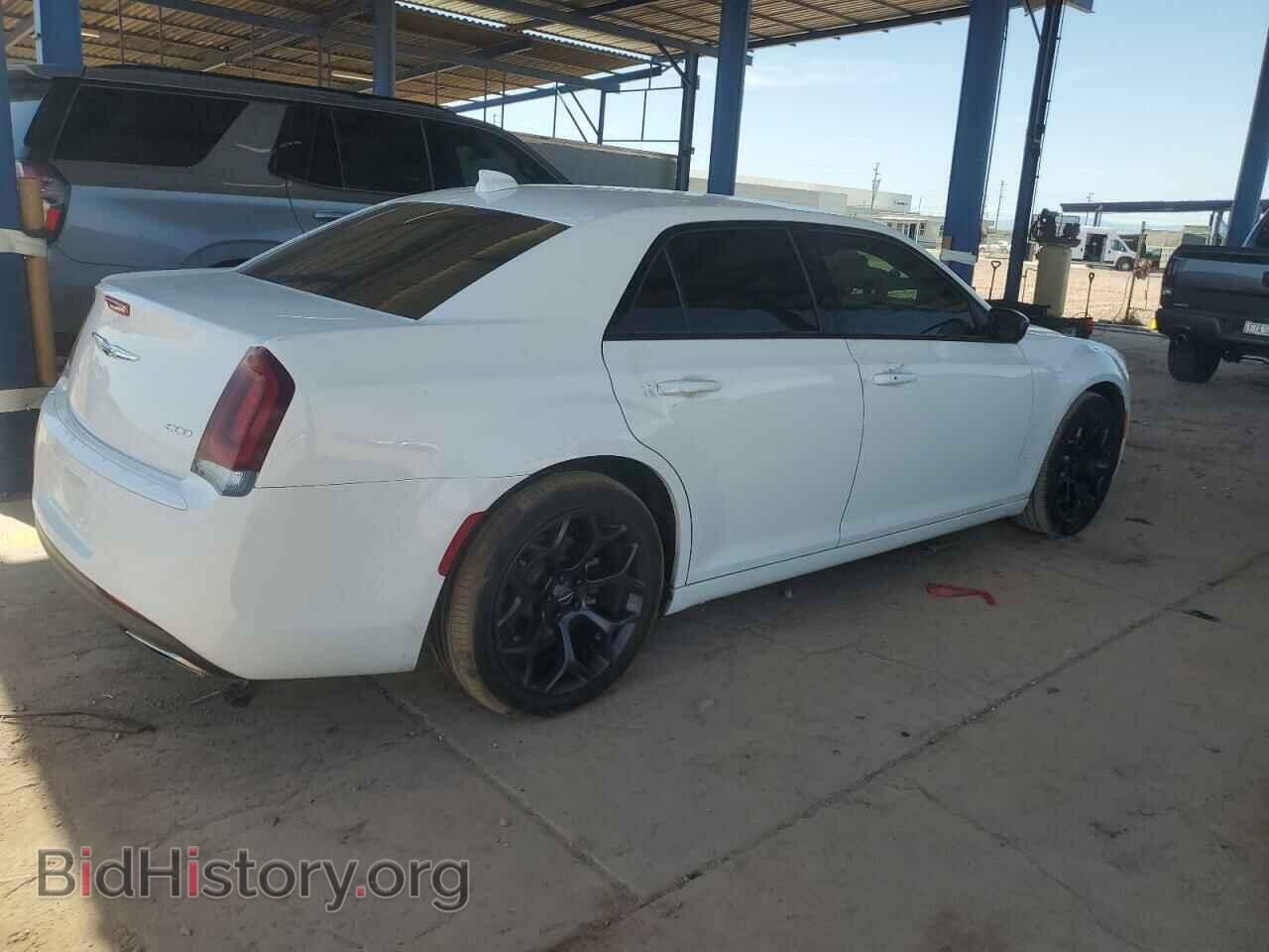 2019 CHRYSLER 300 - VIN: 2C3CCAAG4KH727084 - Фото 3