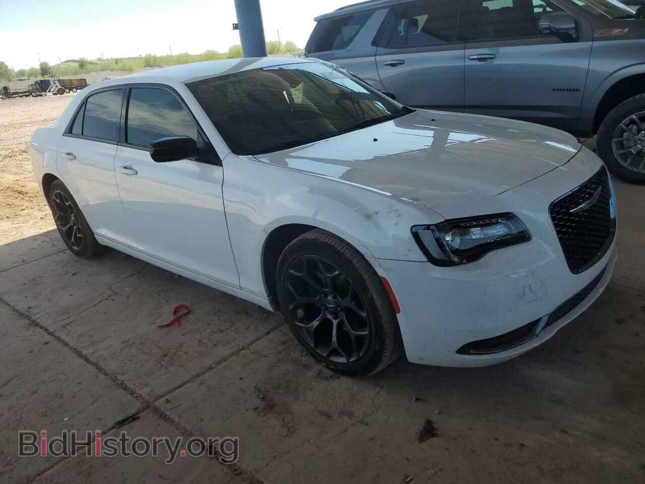 2019 CHRYSLER 300 - VIN: 2C3CCAAG4KH727084 - Фото 4