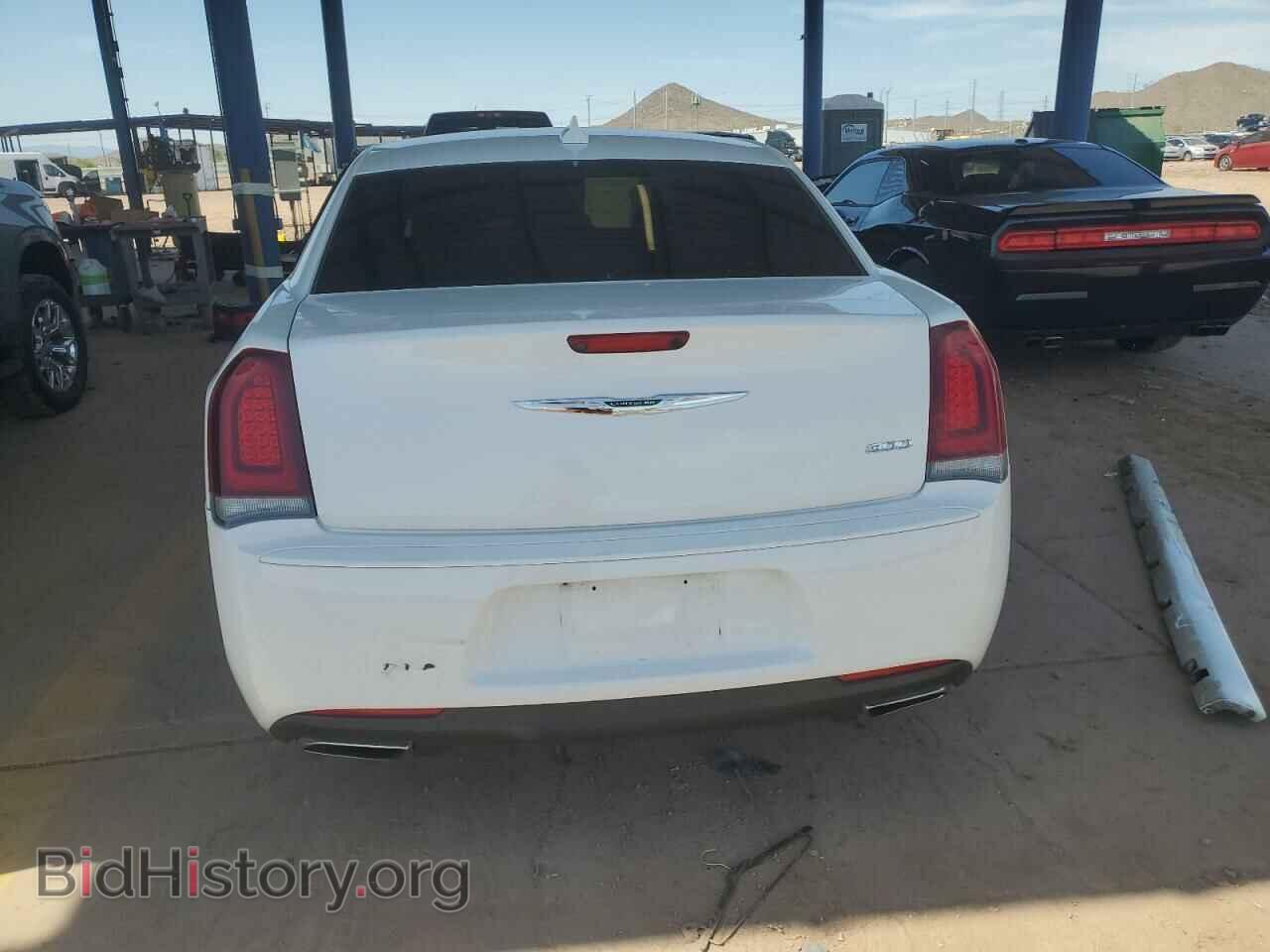 2019 CHRYSLER 300 - VIN: 2C3CCAAG4KH727084 - Фото 6