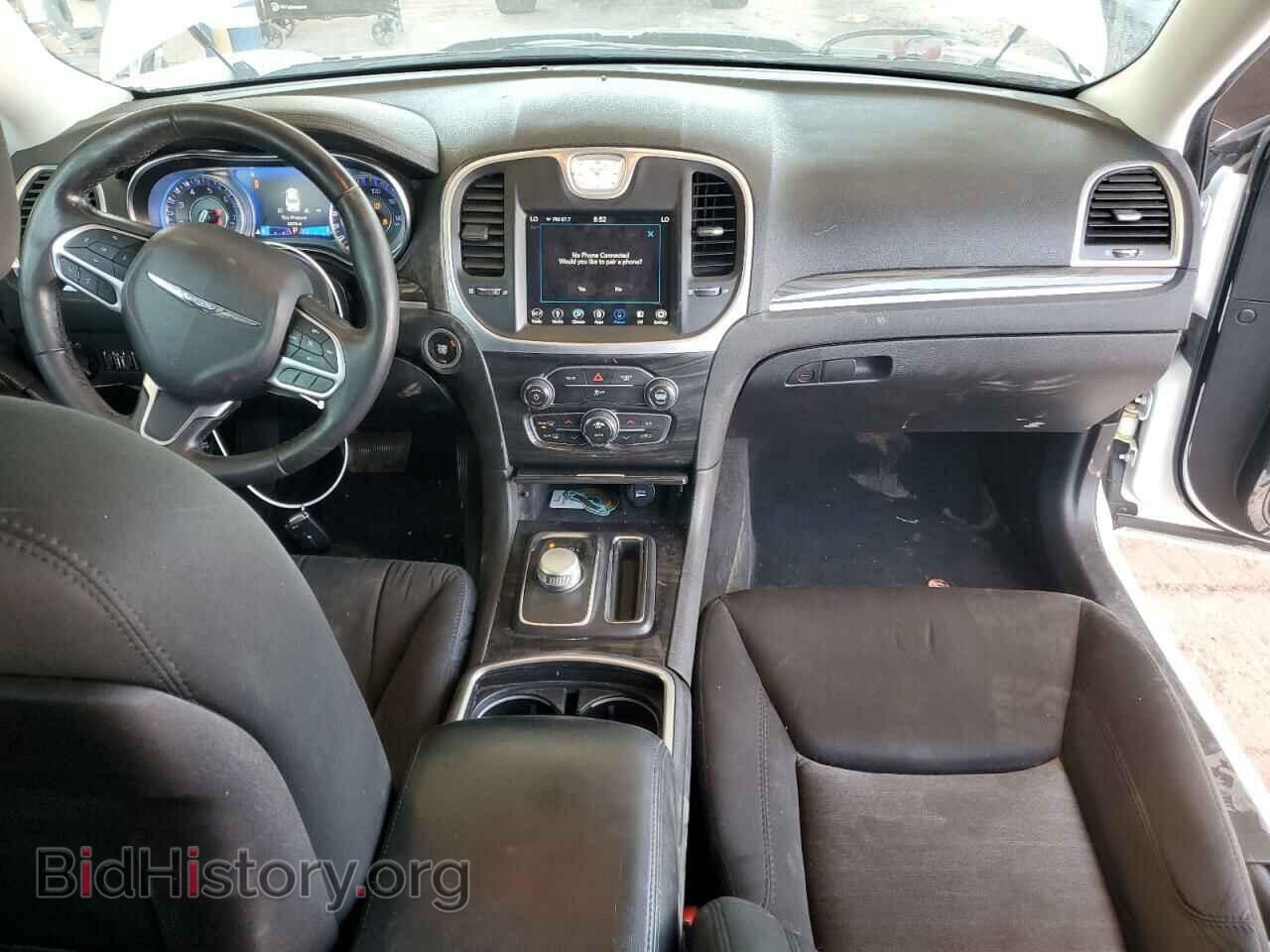 2019 CHRYSLER 300 - VIN: 2C3CCAAG4KH727084 - Фото 8