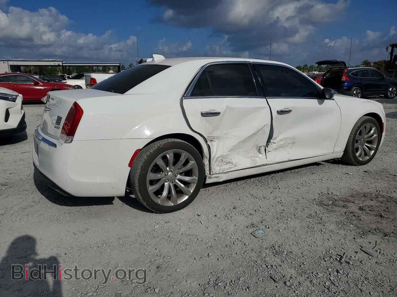 2019 CHRYSLER 300 - VIN: 2C3CCAEG9KH698076 - Фото 3