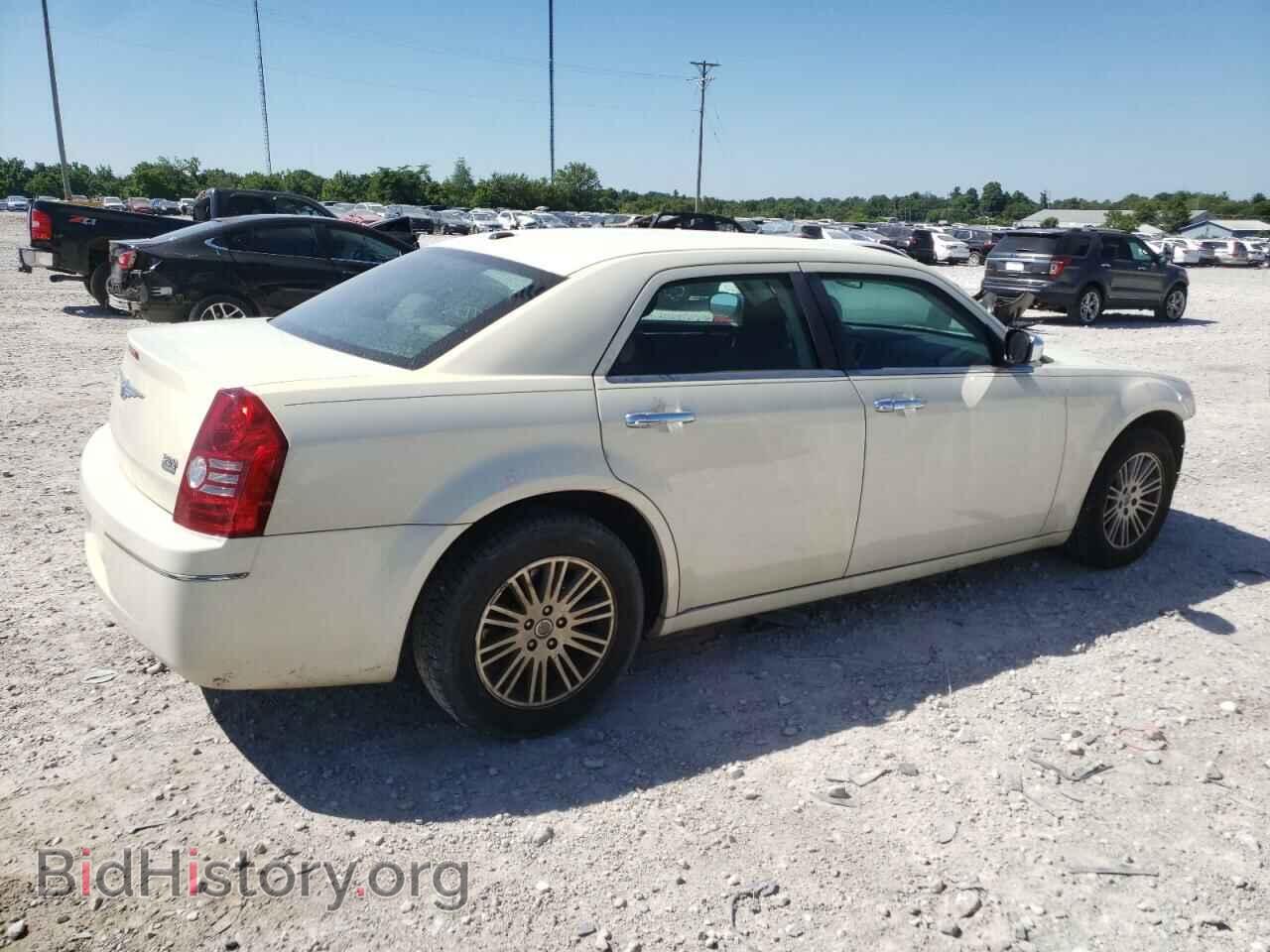 2010 CHRYSLER 300 - VIN: 2C3CA1CV1AH320307 - Фото 3