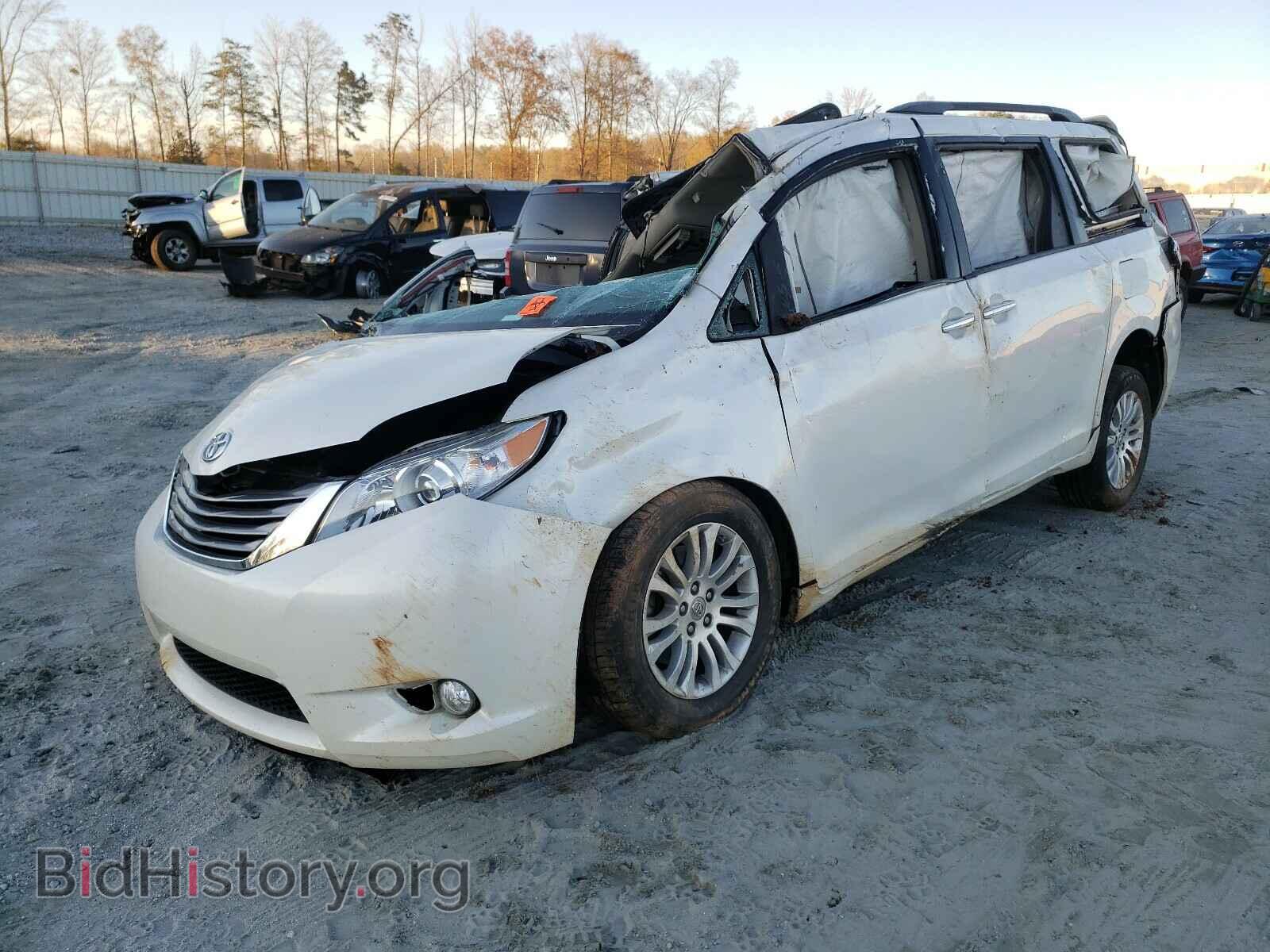 2017 TOYOTA SIENNA - VIN: 5TDYZ3DC5HS856420 - Фото 2