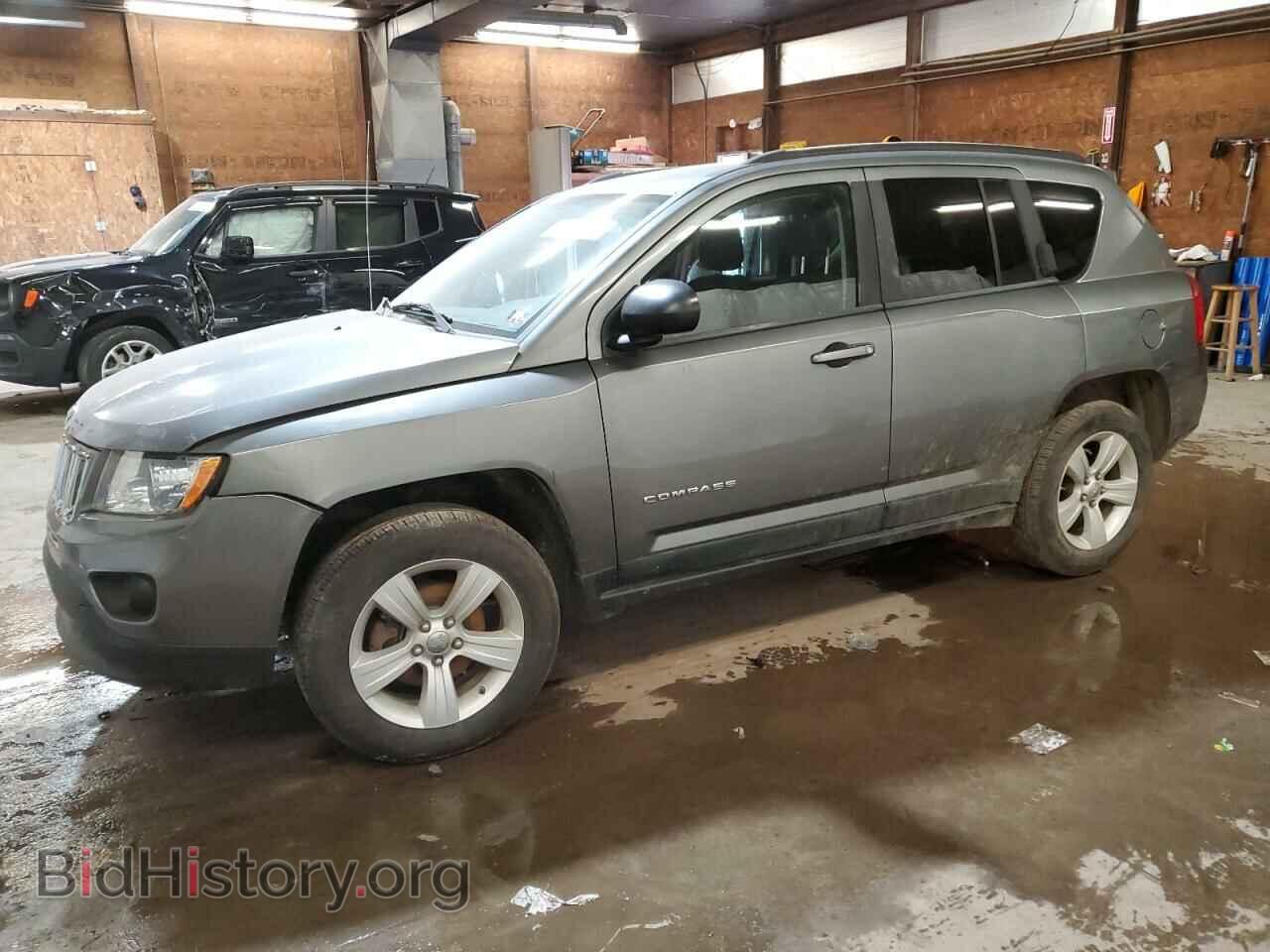 Photo 1J4NF1FB4BD229242 - JEEP COMPASS 2011