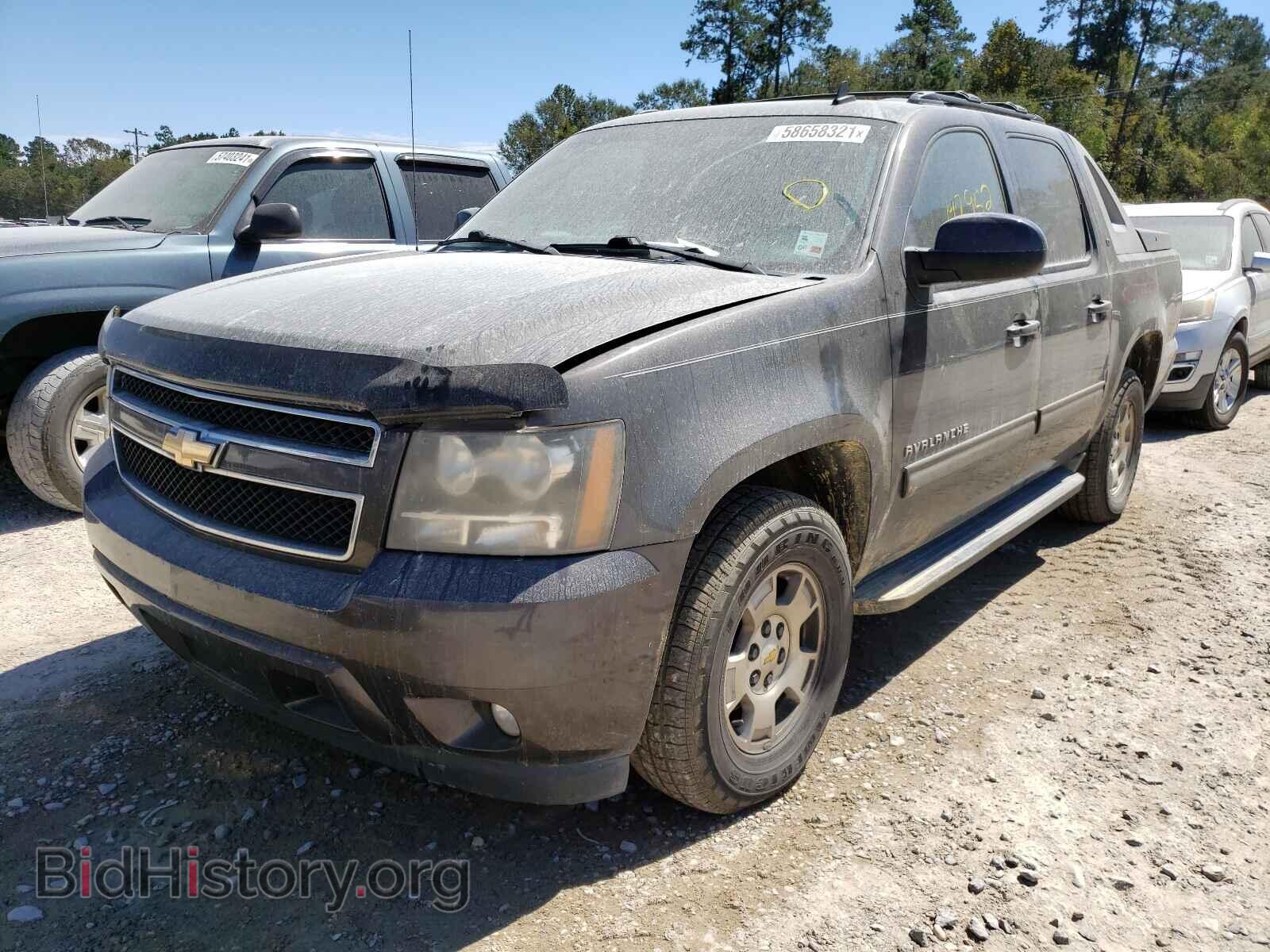 2011 CHEVROLET AVALANCHE - VIN: 3GNMCFE09BG239296 - Фото 2