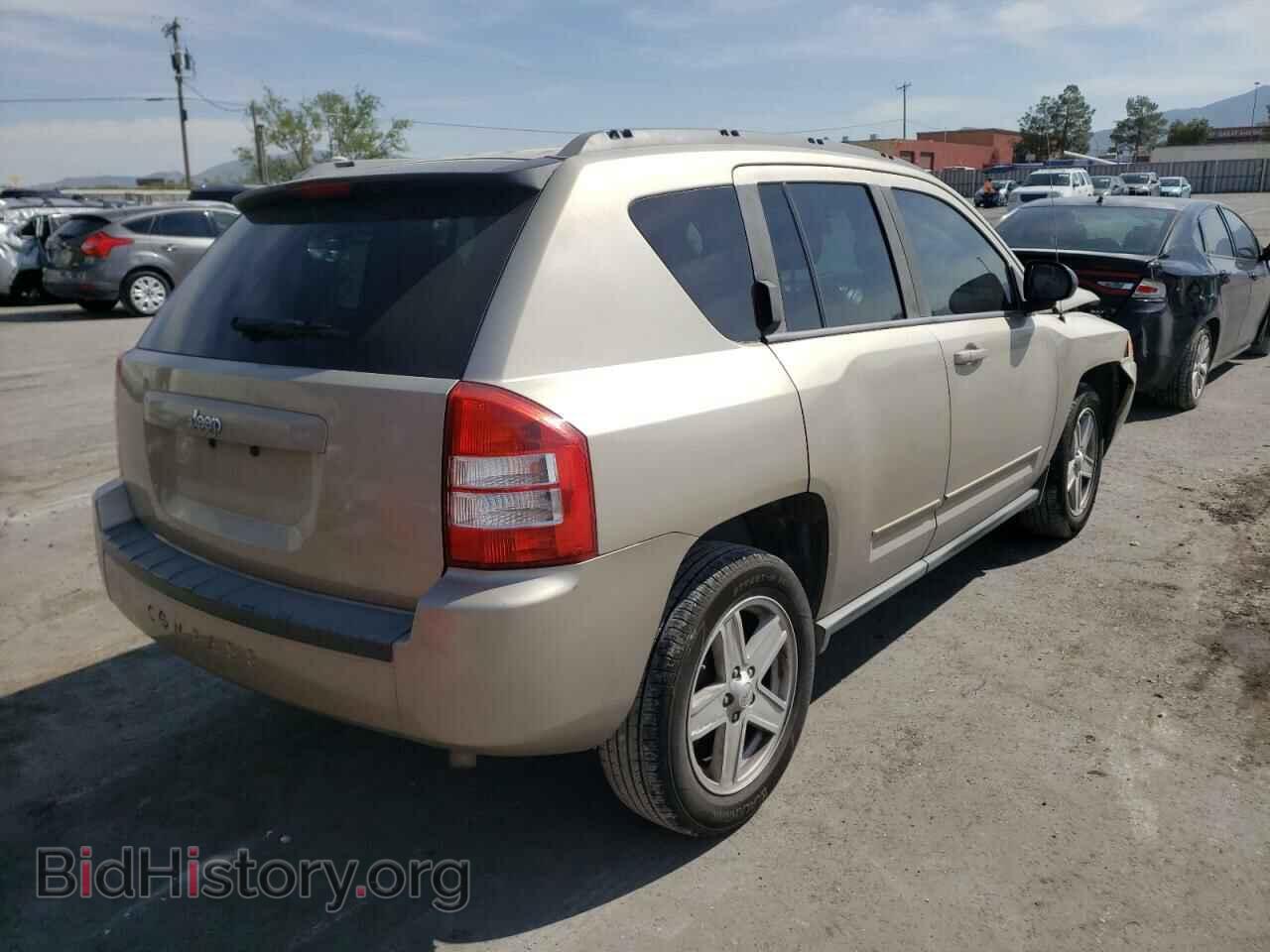2010 JEEP COMPASS - VIN: 1J4NT4FB2AD608930 - Фото 4
