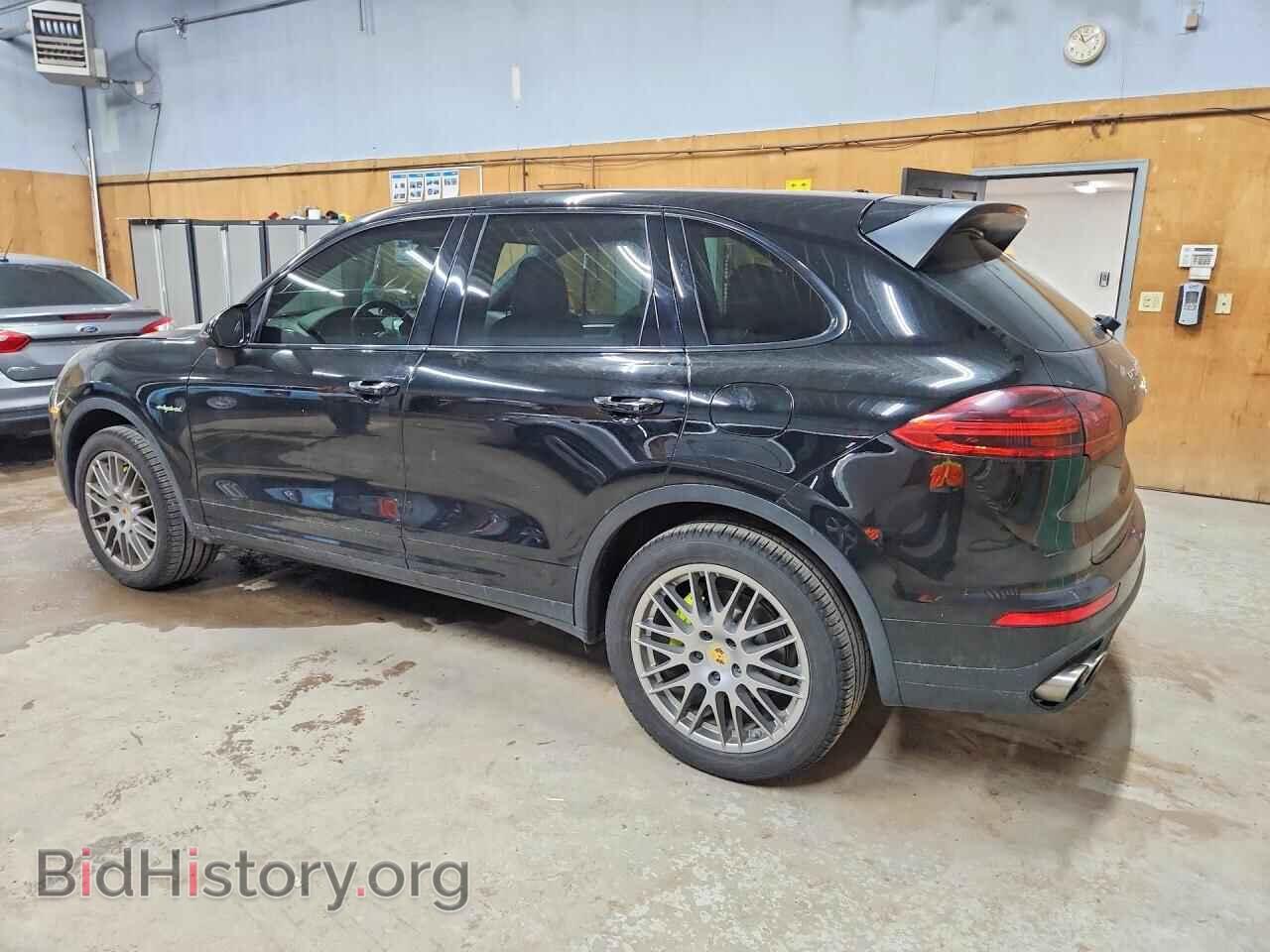 2016 PORSCHE CAYENNE - VIN: WP1AE2A21GLA62466 - Photo 2