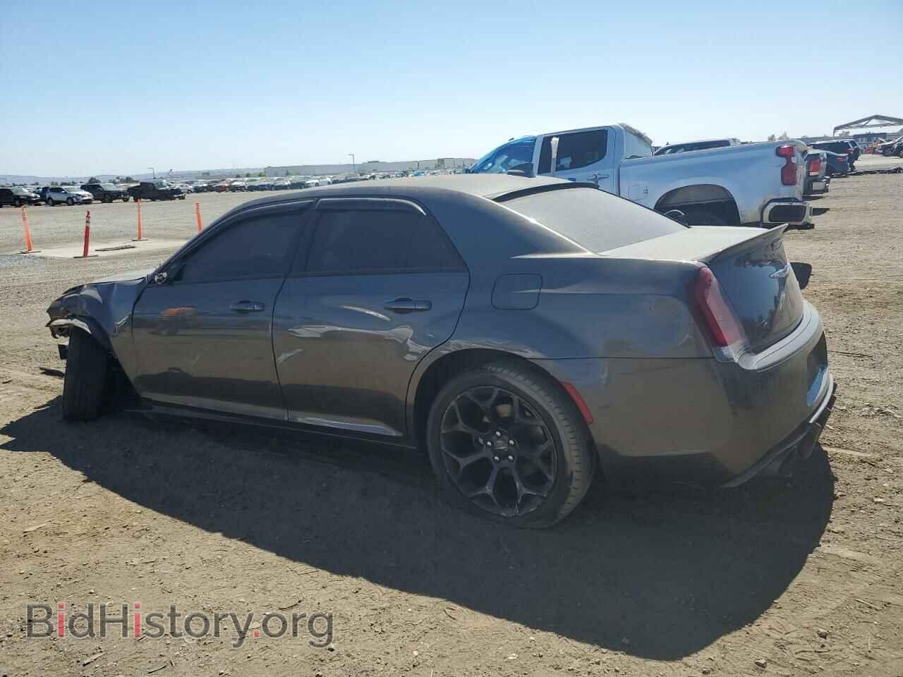 2019 CHRYSLER 300 - VIN: 2C3CCABG9KH562910 - Фото 2