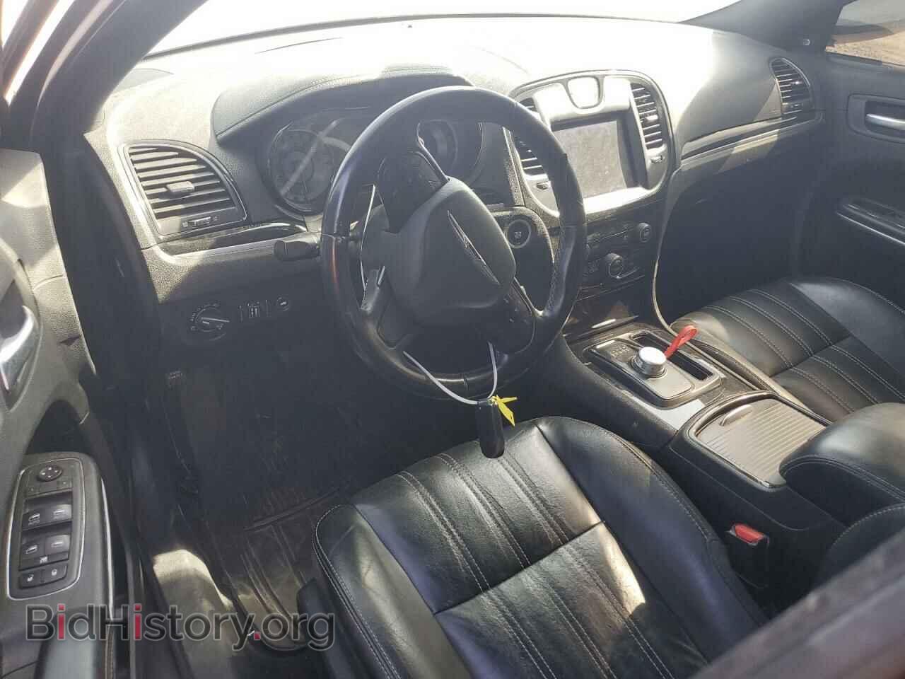 2019 CHRYSLER 300 - VIN: 2C3CCABG9KH562910 - Фото 8