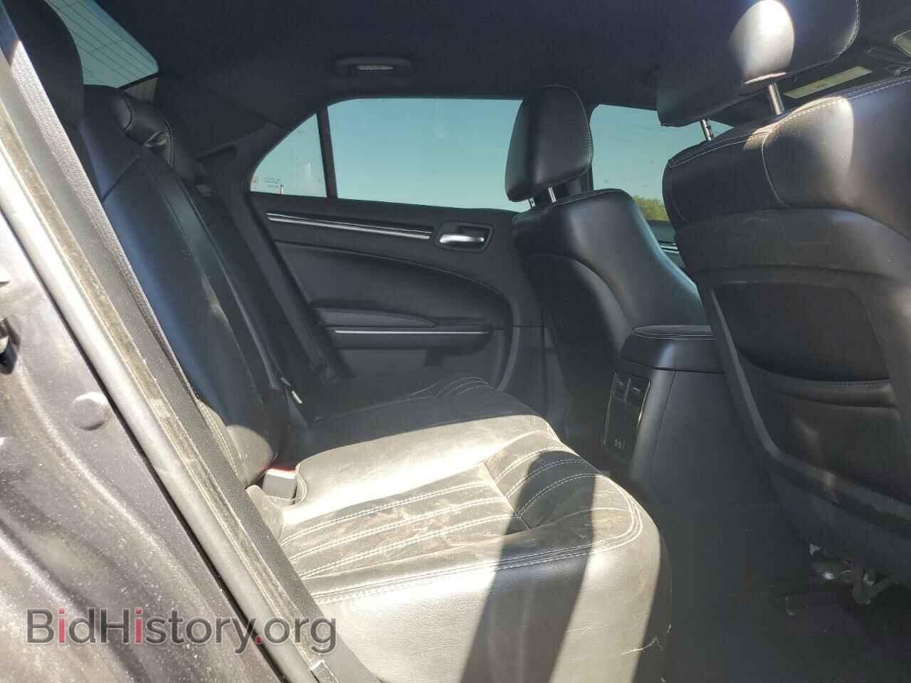 2019 CHRYSLER 300 - VIN: 2C3CCABG9KH562910 - Фото 10