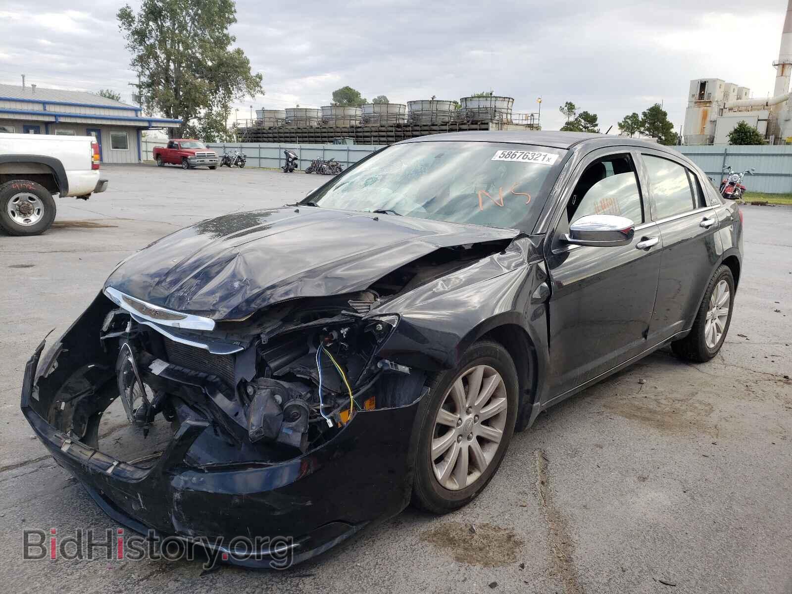 2013 CHRYSLER 200 - VIN: 1C3CCBCG9DN556443 - Фото 2