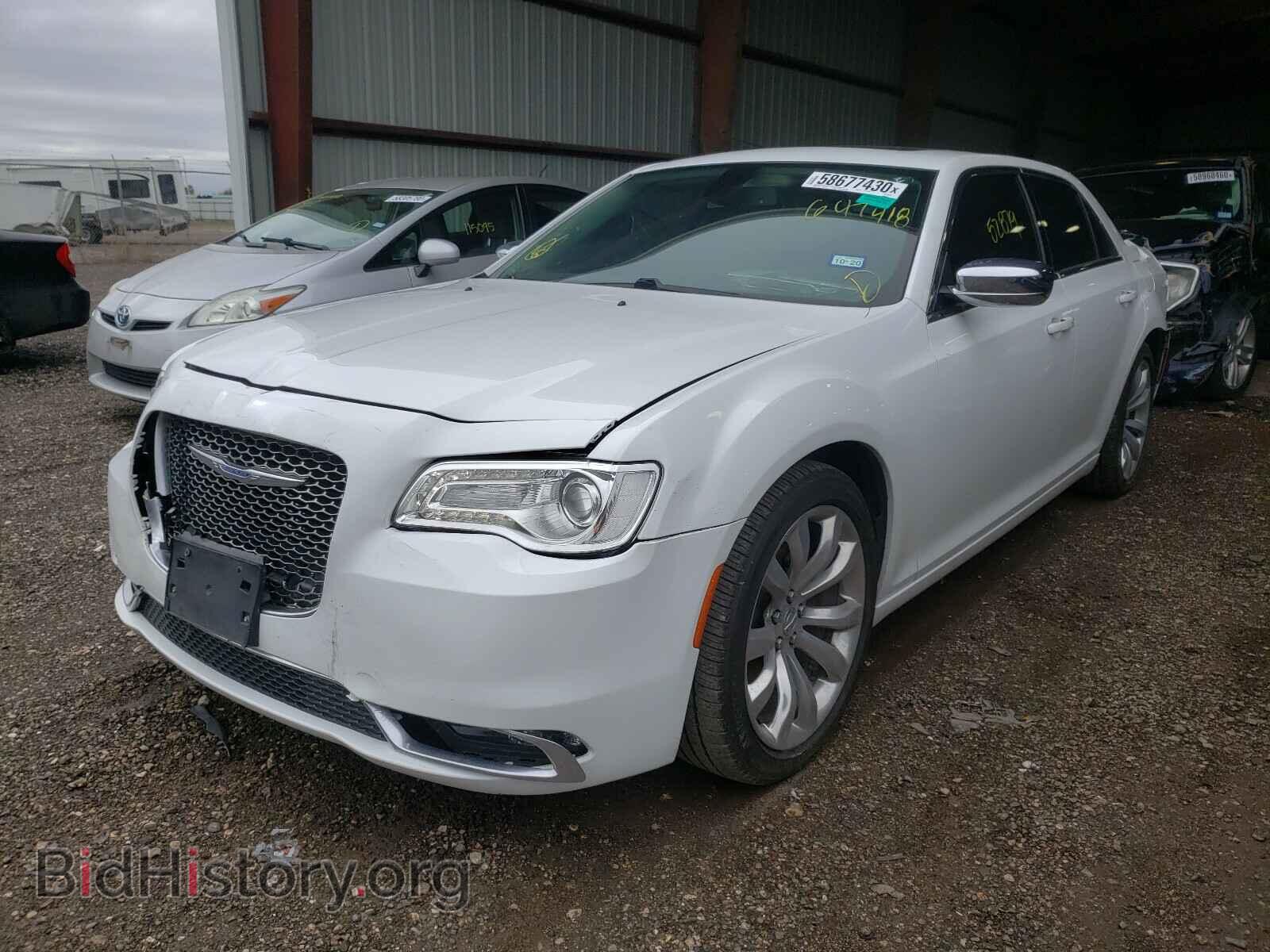 2017 CHRYSLER 300 - VIN: 2C3CCAAG0HH647418 - Фото 2
