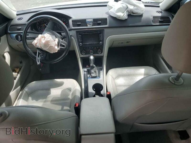 2015 Volkswagen PASSAT (VIN 1VWAT7A34FC086351) — photo 8 of 13