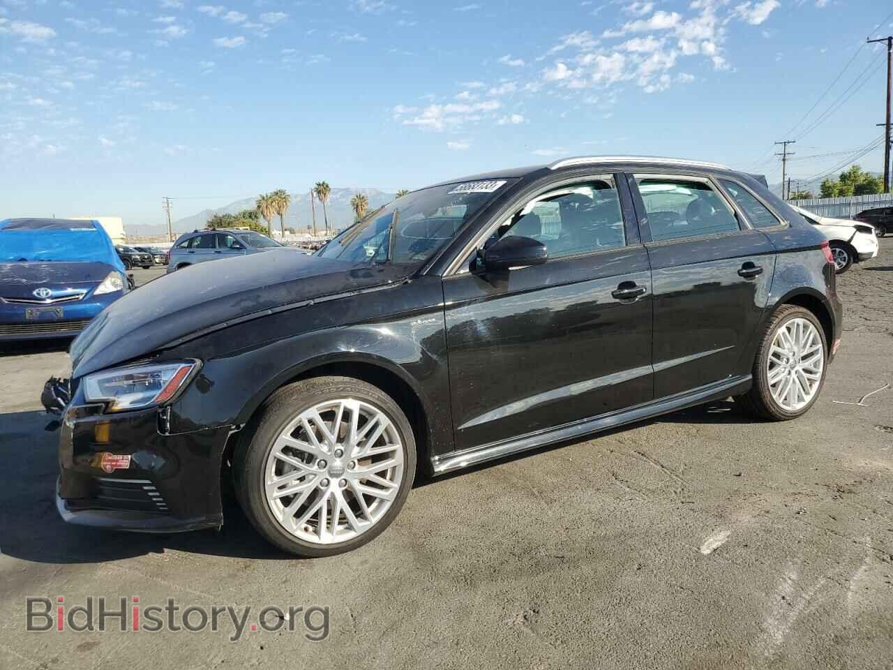 Photo WAUUPBFF6JA096536 - AUDI A3 2018