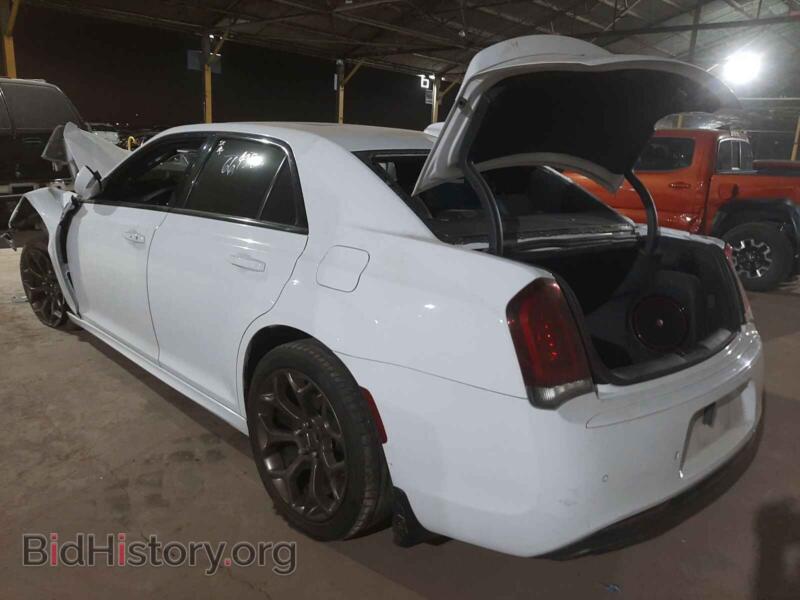 2017 Chrysler 300 (VIN 2C3CCABT6HH512259) — photo 3 of 10