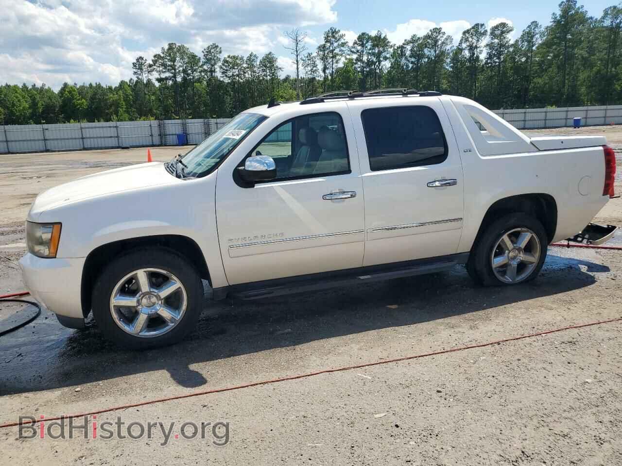 Photo 3GNMCGE09BG396736 - CHEVROLET AVALANCHE 2011