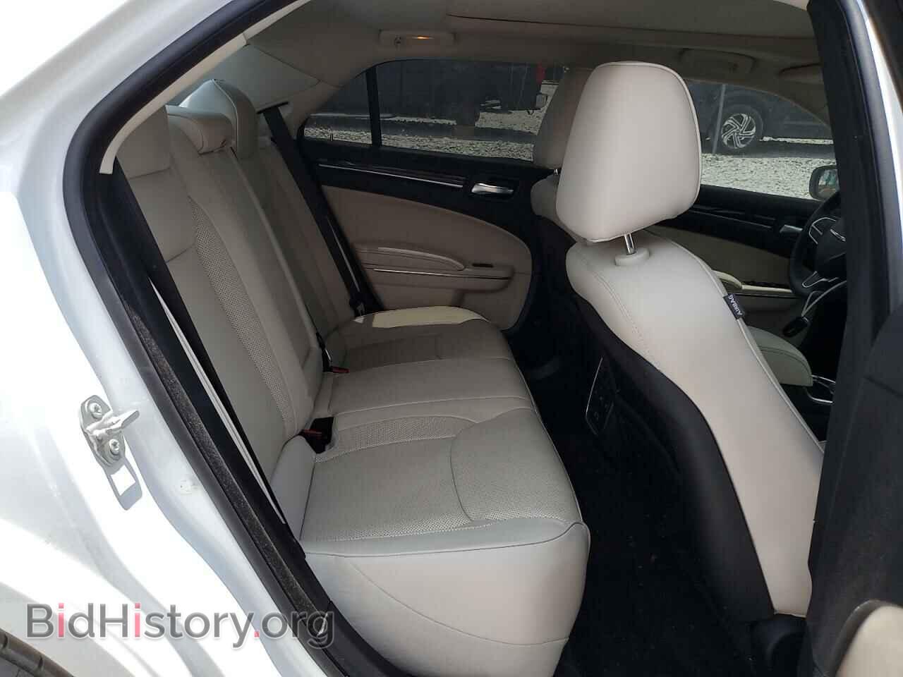 2017 CHRYSLER 300 - VIN: 2C3CCAET3HH541794 - Фото 10