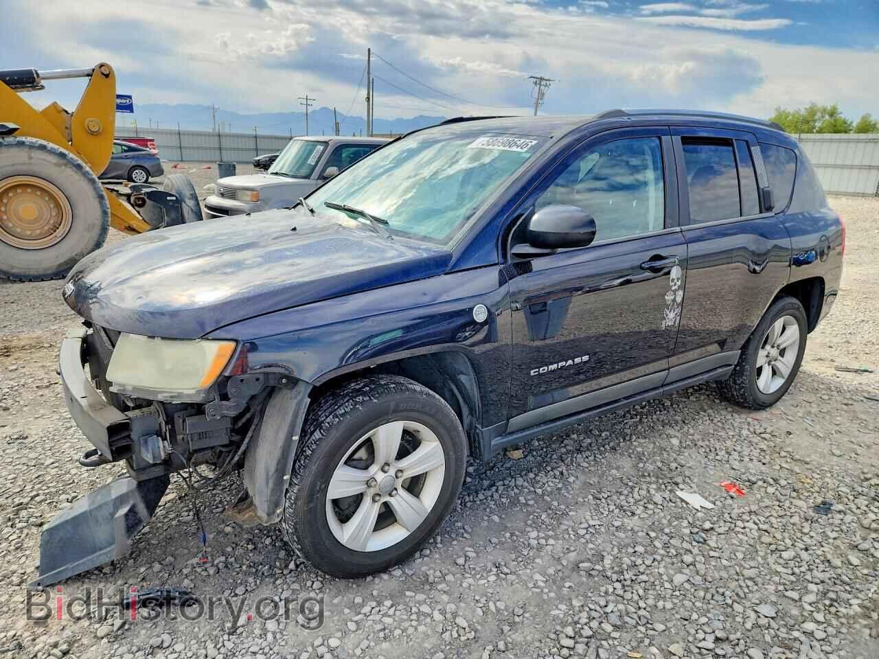 Photo 1J4NF1FB4BD169611 - JEEP COMPASS 2011