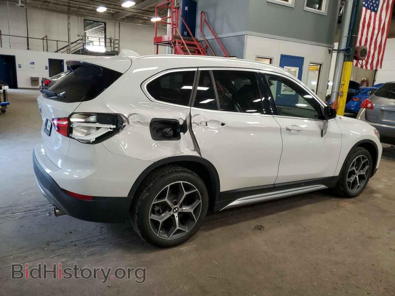 2017 BMW X1 - VIN: WBXHT3C3XH5F85563 - Фото 3